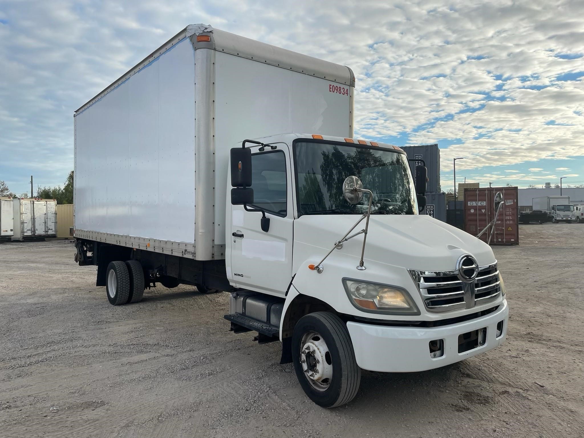 2009 HINO 185 - Cassone Truck Sales