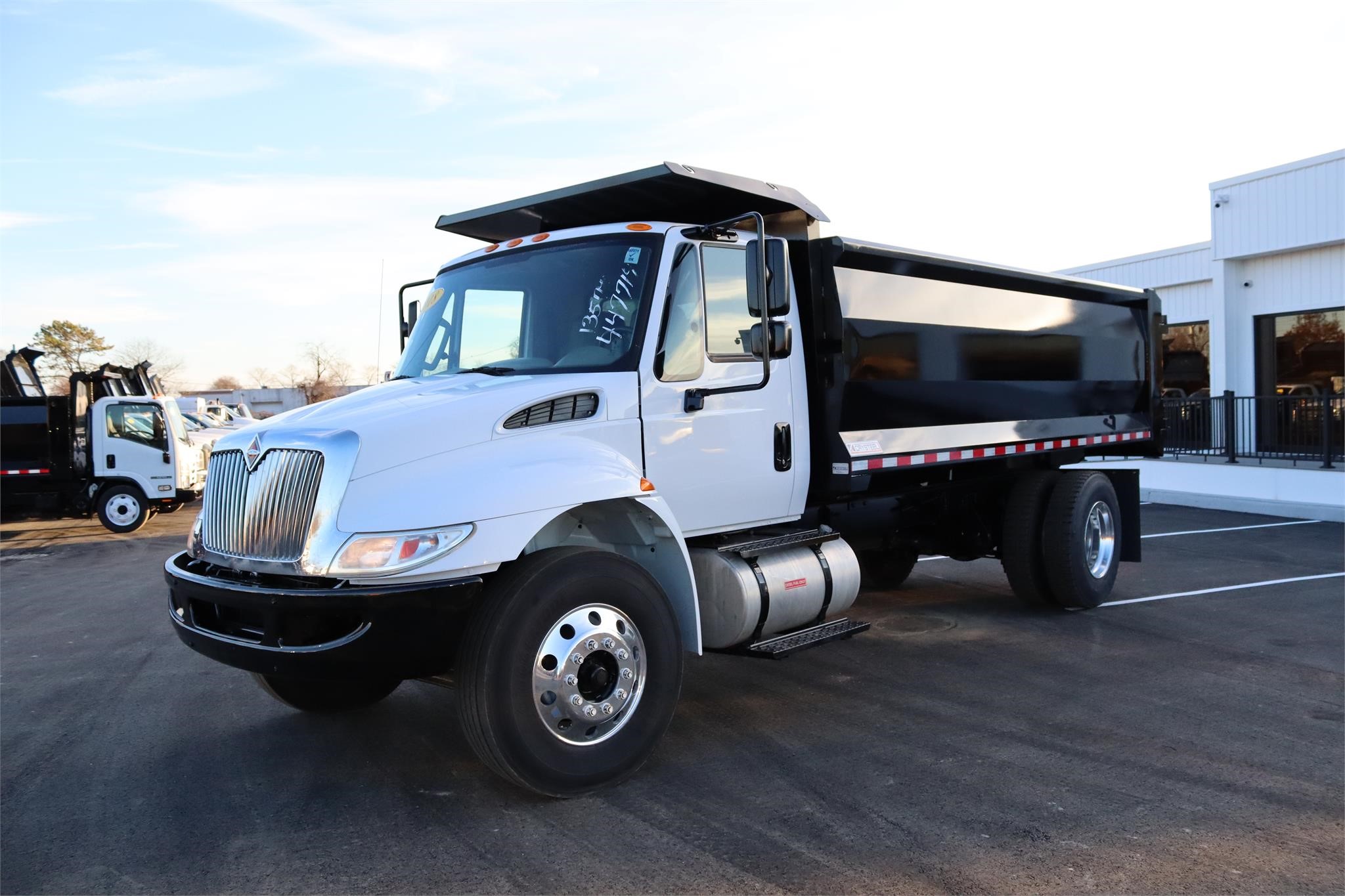 2018 INTERNATIONAL DURASTAR 4300 - Cassone Truck Sales