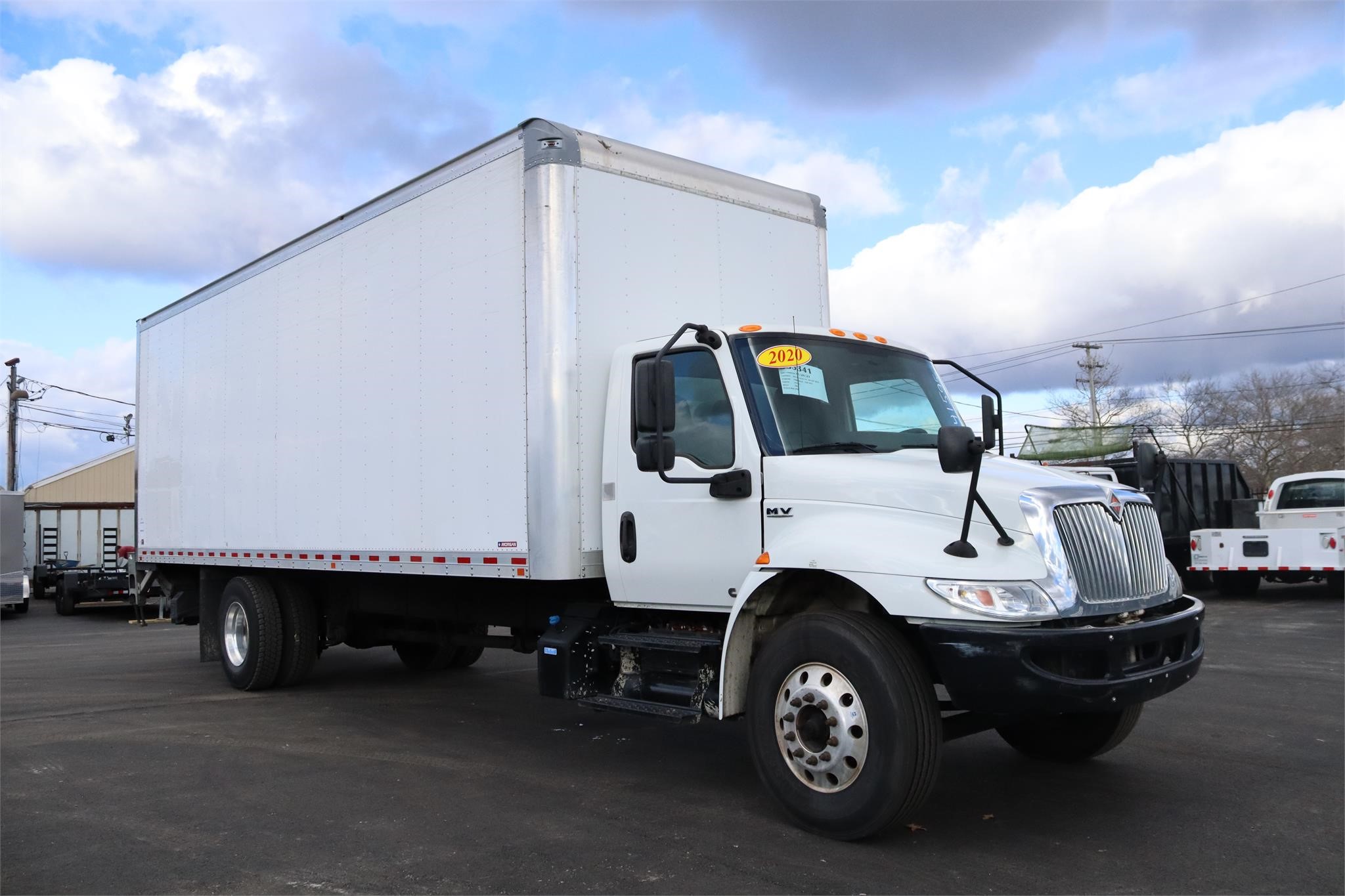 洋書 INTERNATIONAL TRUCKS New 2026 INTERNATIONAL MV607 SBA 4X2 Grapple for Sale