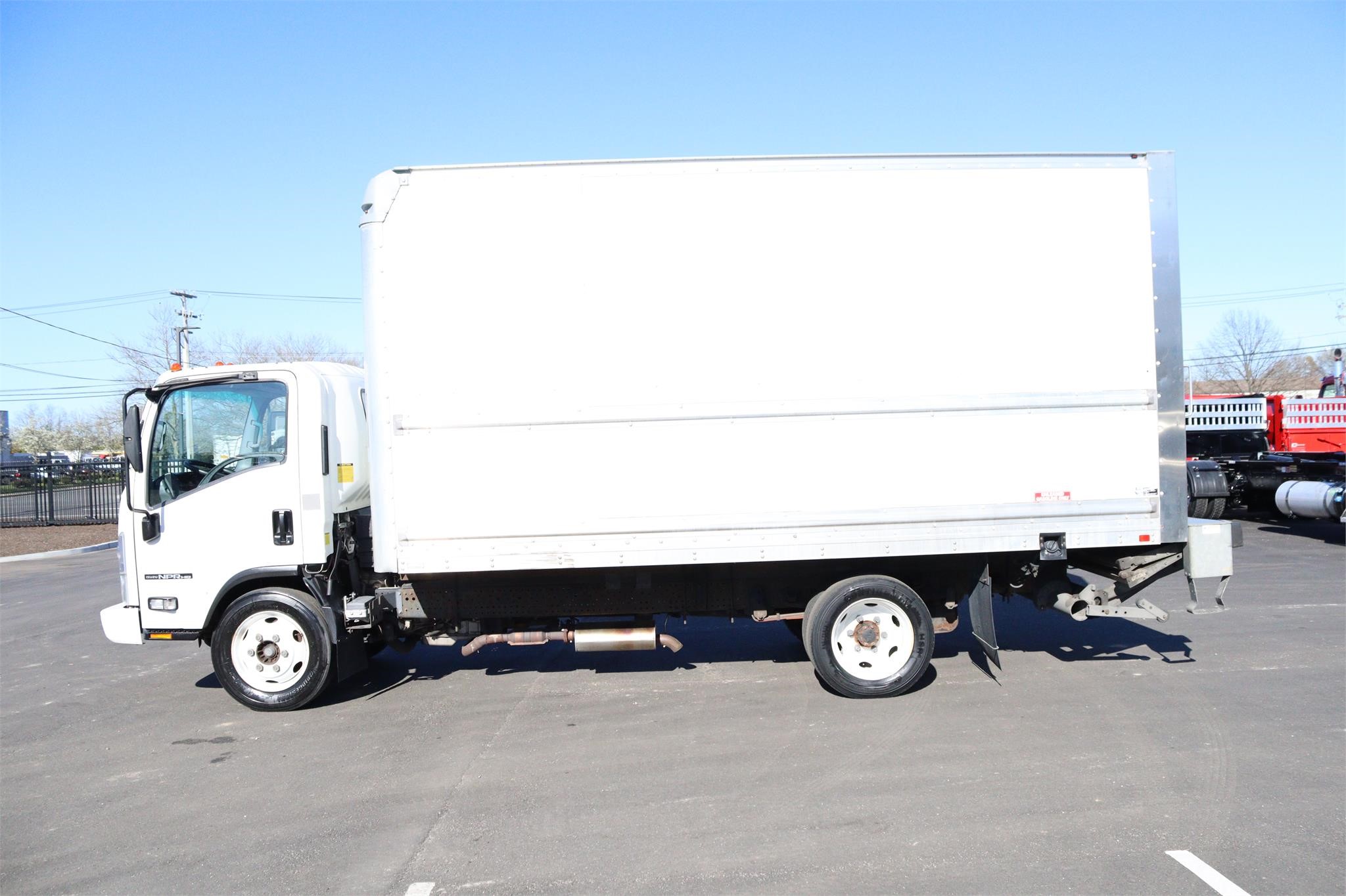 2017 ISUZU NPR HD - image 2 of 6
