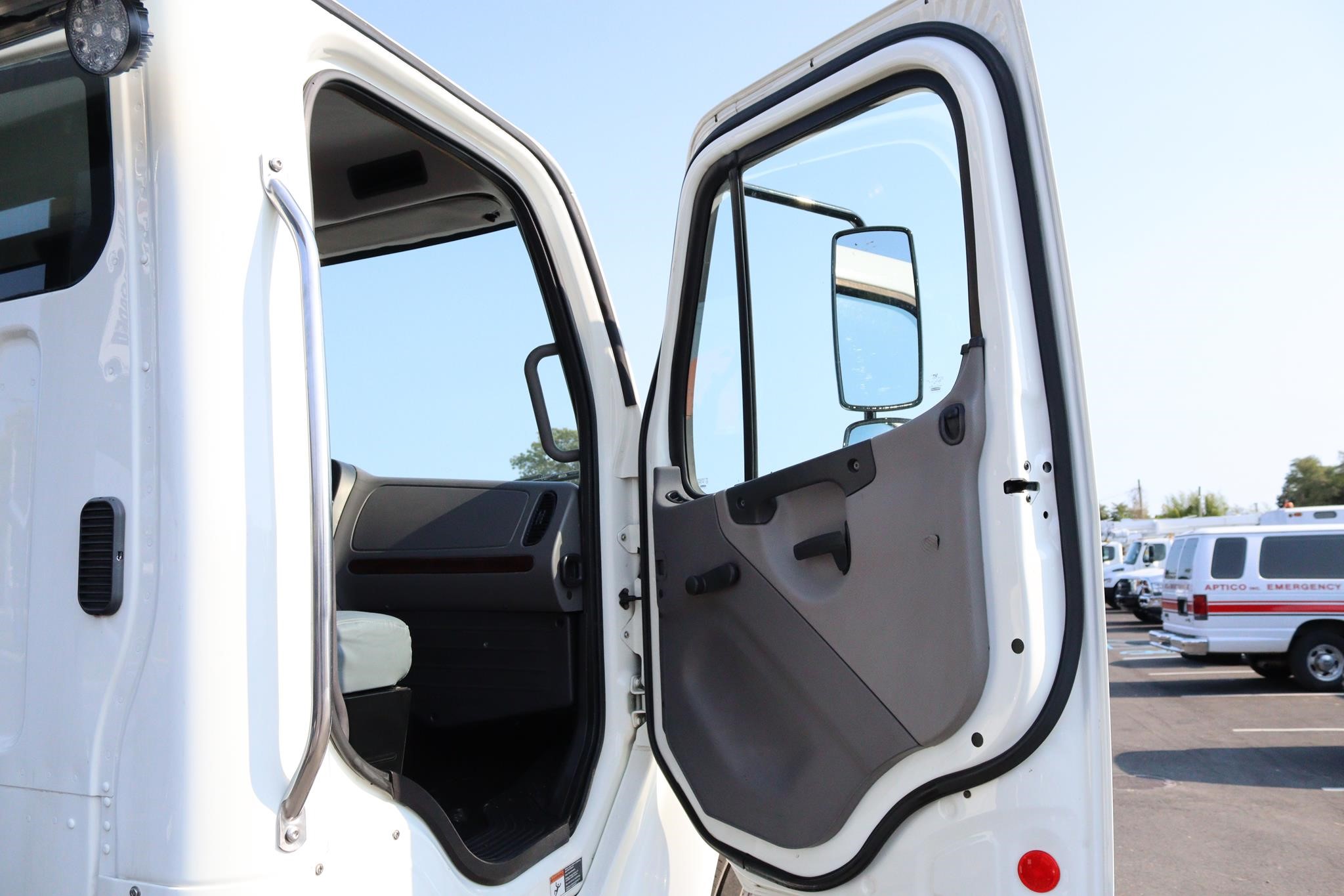 2016 FREIGHTLINER BUSINESS CLASS M2 106 Cassone Truck Sales