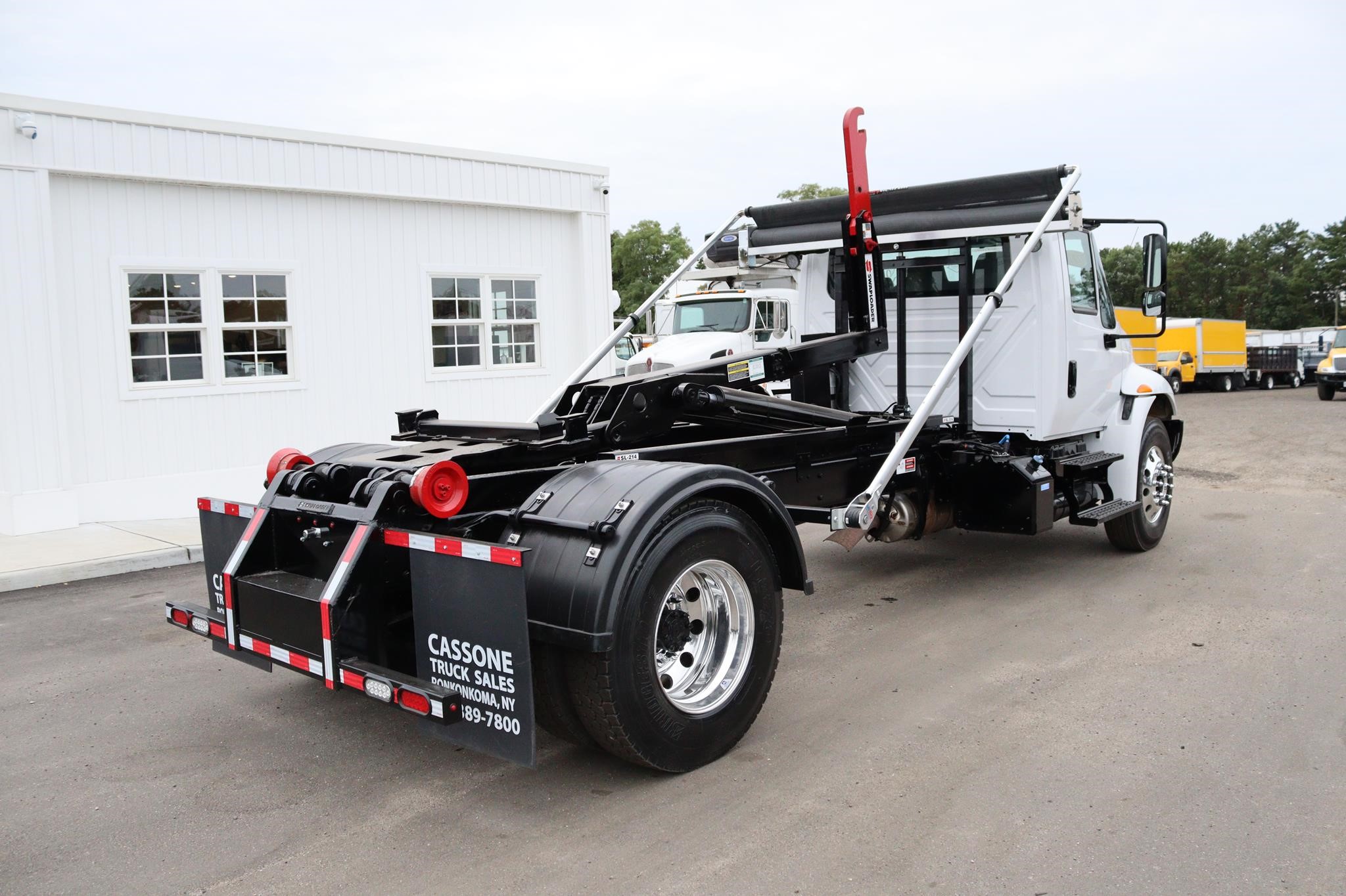チャトズランド　サウンドトラック 2018 INTERNATIONAL DURASTAR 4300 - Cassone Truck Sales