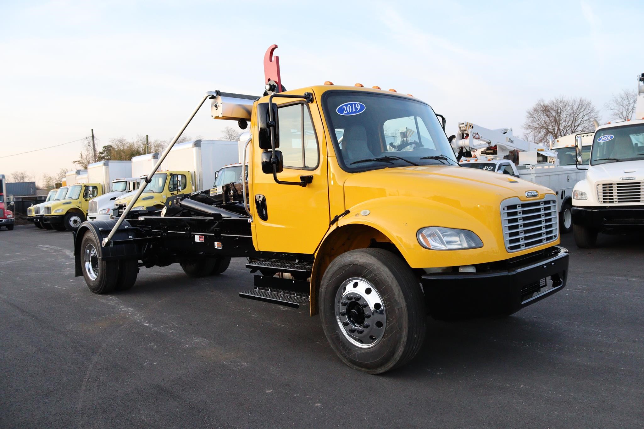 2019 FREIGHTLINER BUSINESS CLASS M2 106 - image 5 of 6