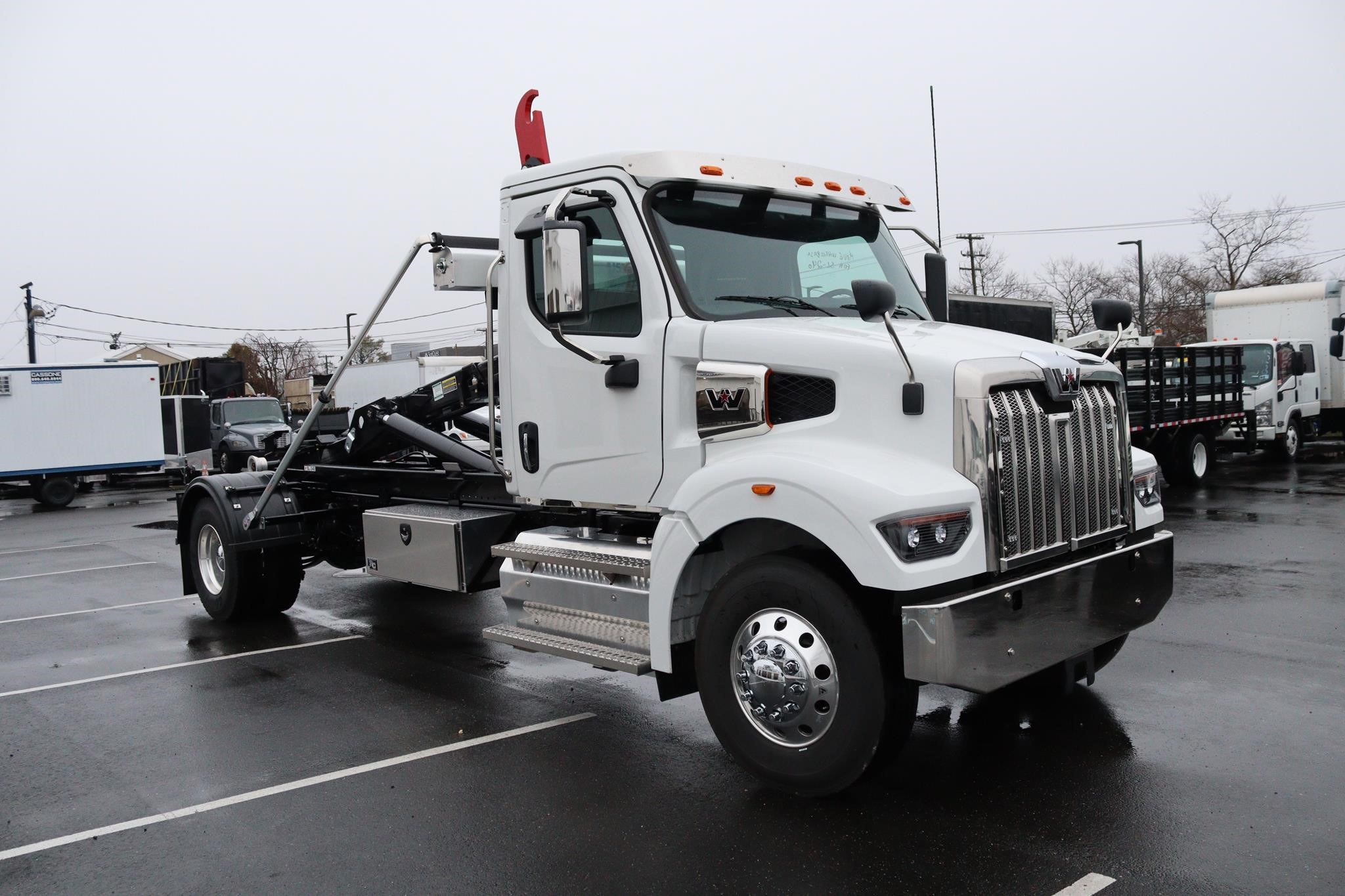 2025 WESTERN STAR 47X - image 5 of 6