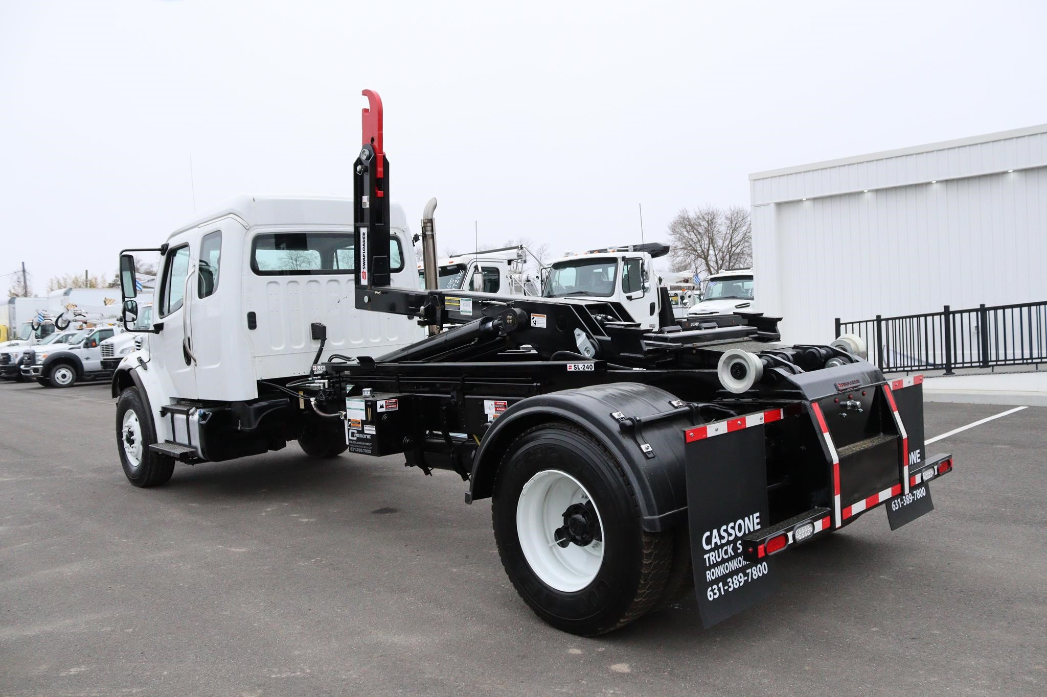 2014 FREIGHTLINER BUSINESS CLASS M2 106 - image 2 of 6