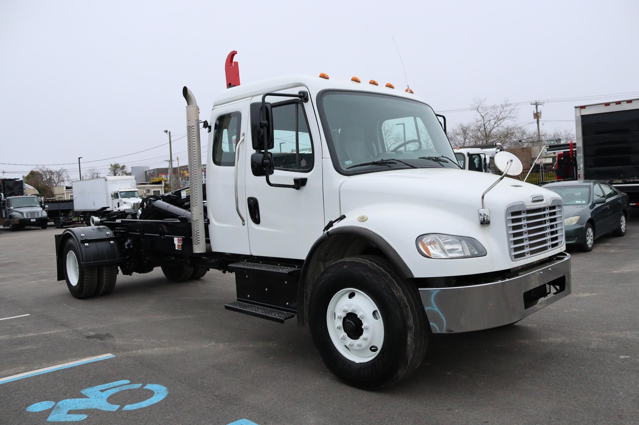 2014 FREIGHTLINER BUSINESS CLASS M2 106 - image 5 of 6