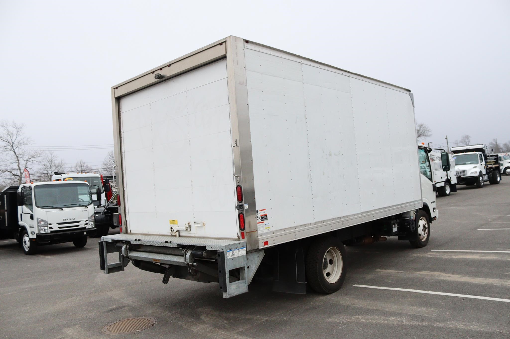 2018 ISUZU NPR HD - image 4 of 6