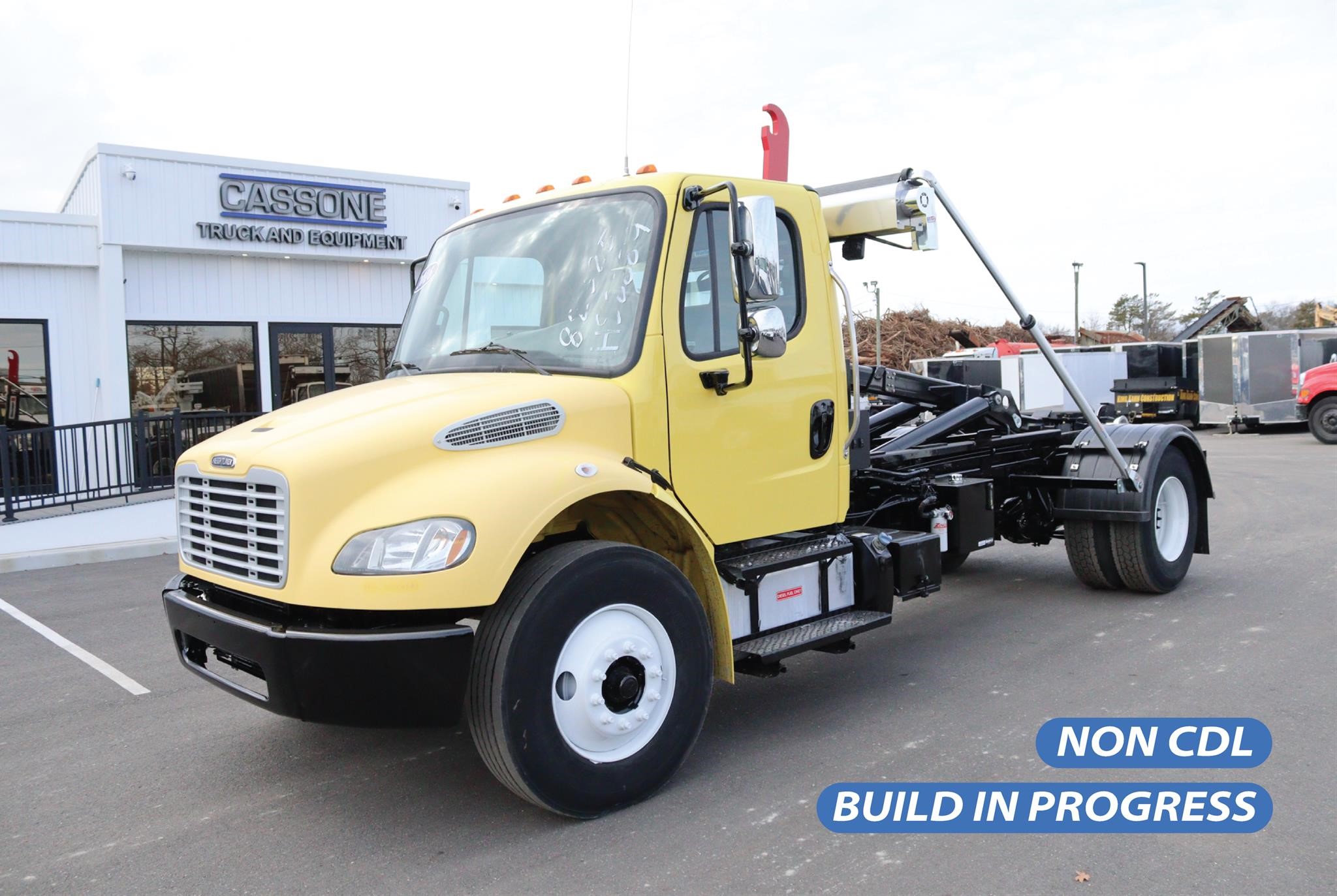 2016 FREIGHTLINER BUSINESS CLASS M2 106 - image 1 of 6