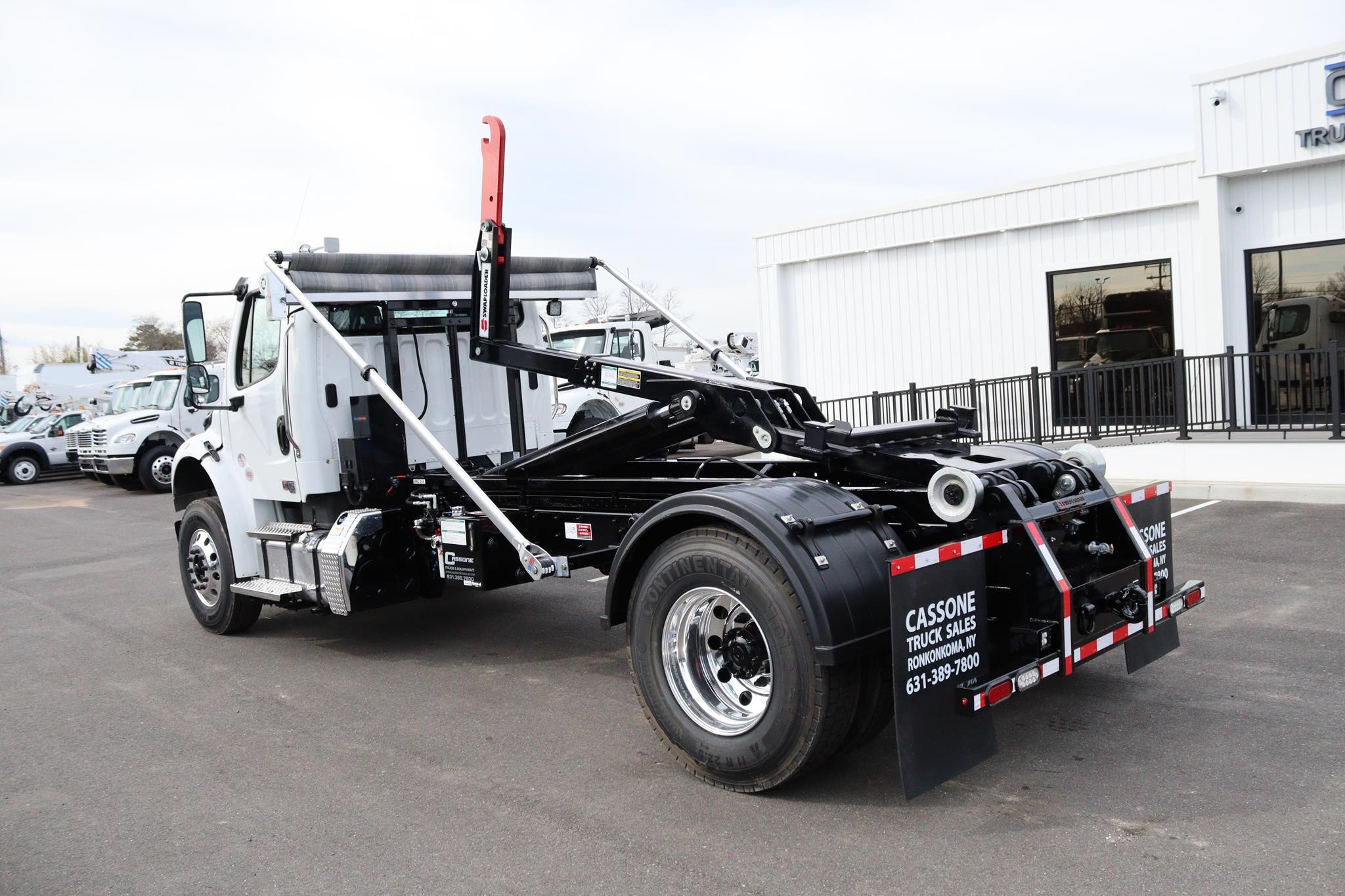 2025 FREIGHTLINER BUSINESS CLASS M2 106 - image 2 of 6