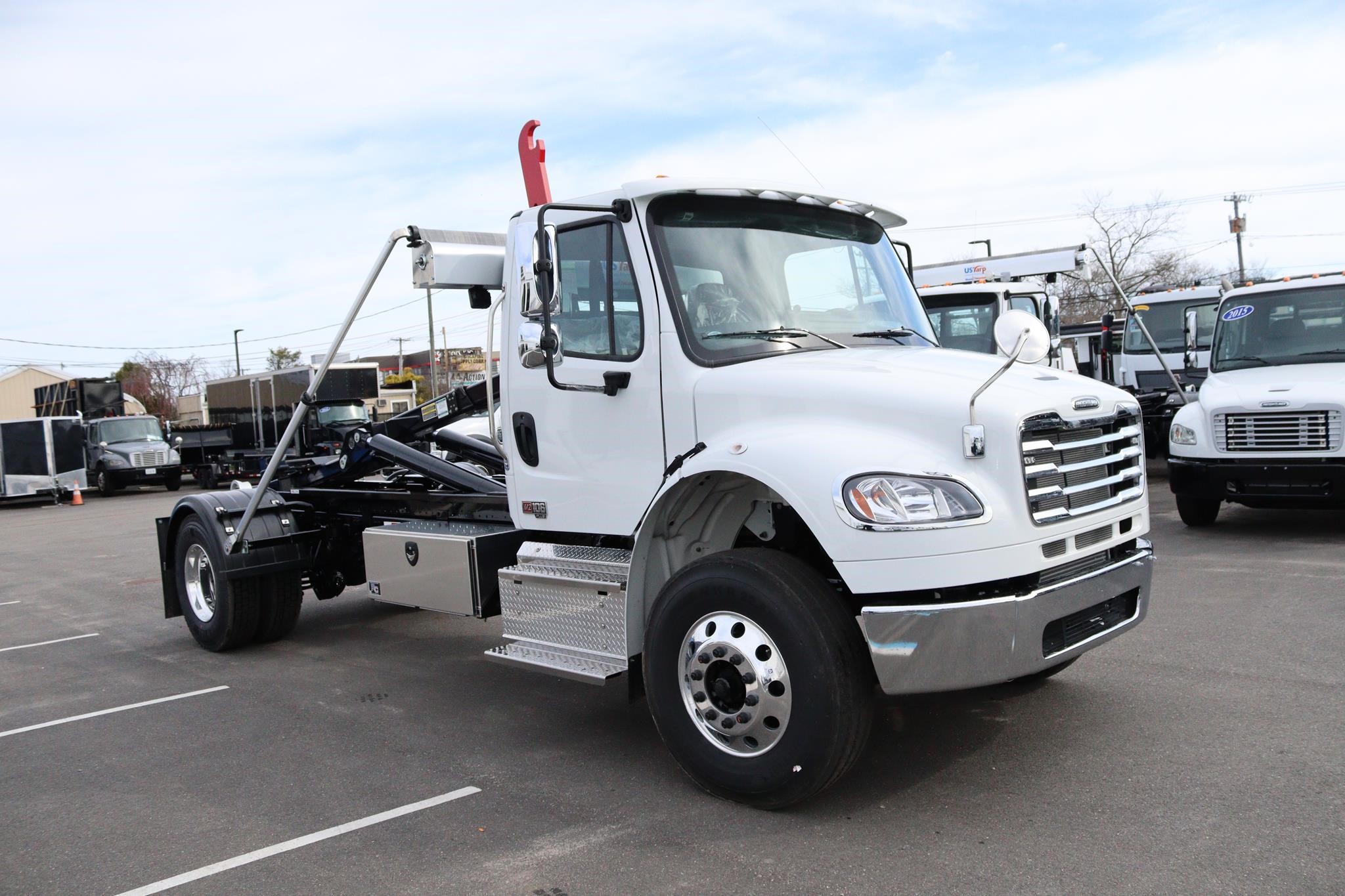 2025 FREIGHTLINER BUSINESS CLASS M2 106 - image 5 of 6