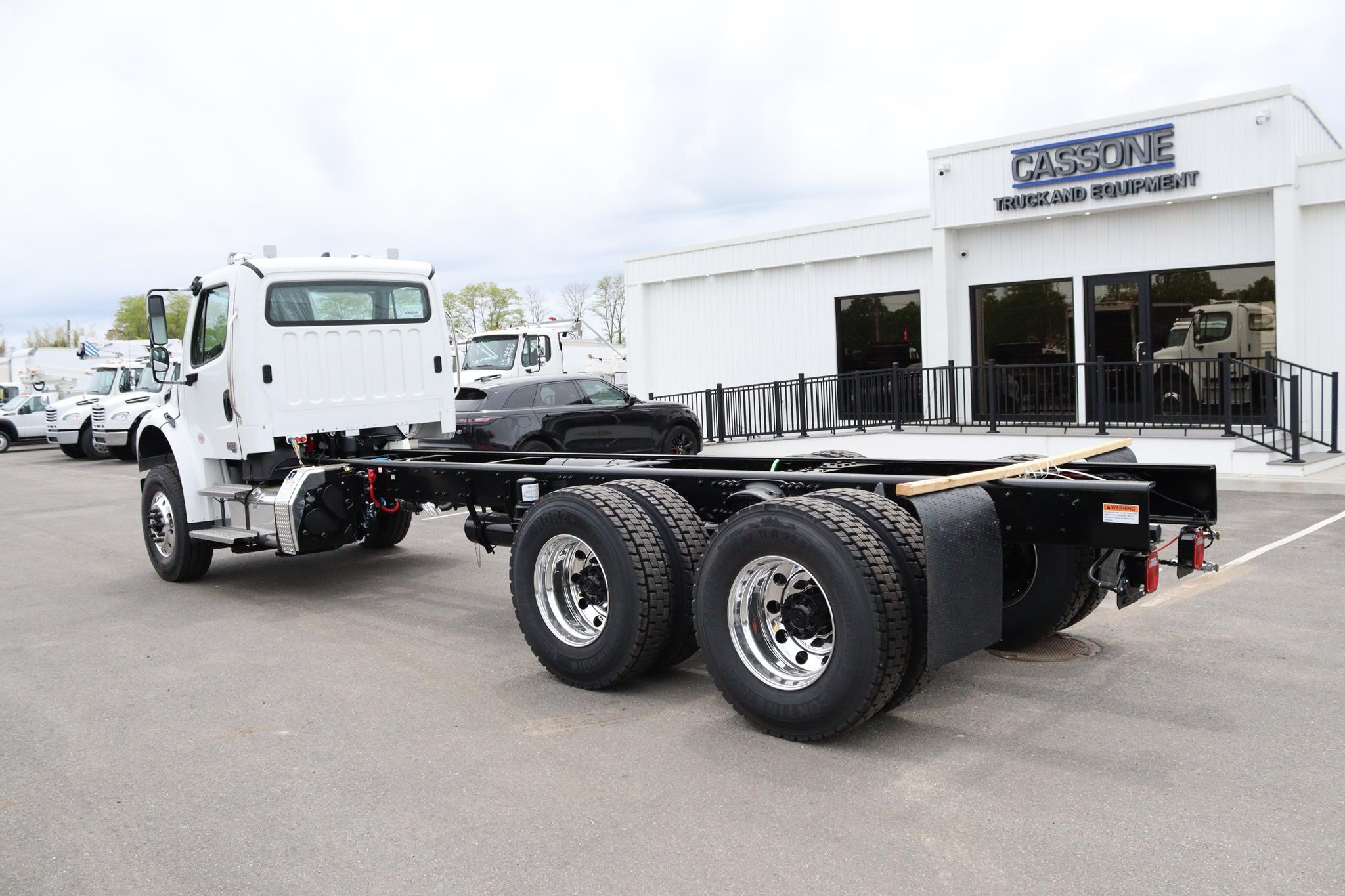 2026 FREIGHTLINER BUSINESS CLASS M2 106 PLUS - image 2 of 6