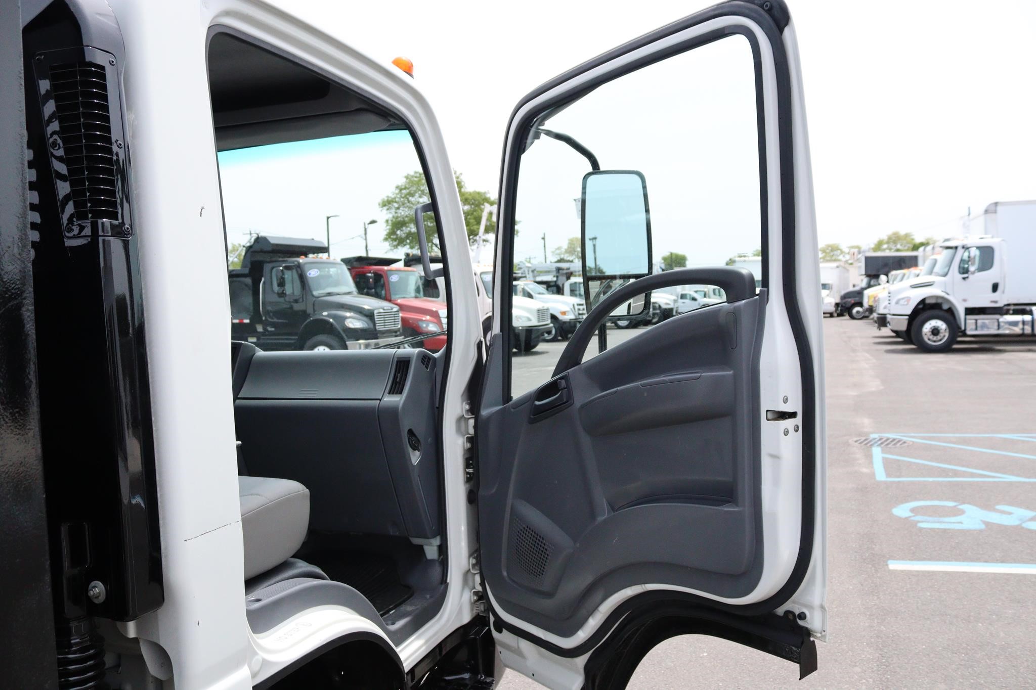 2018 ISUZU NPR HD - Cassone Truck Sales