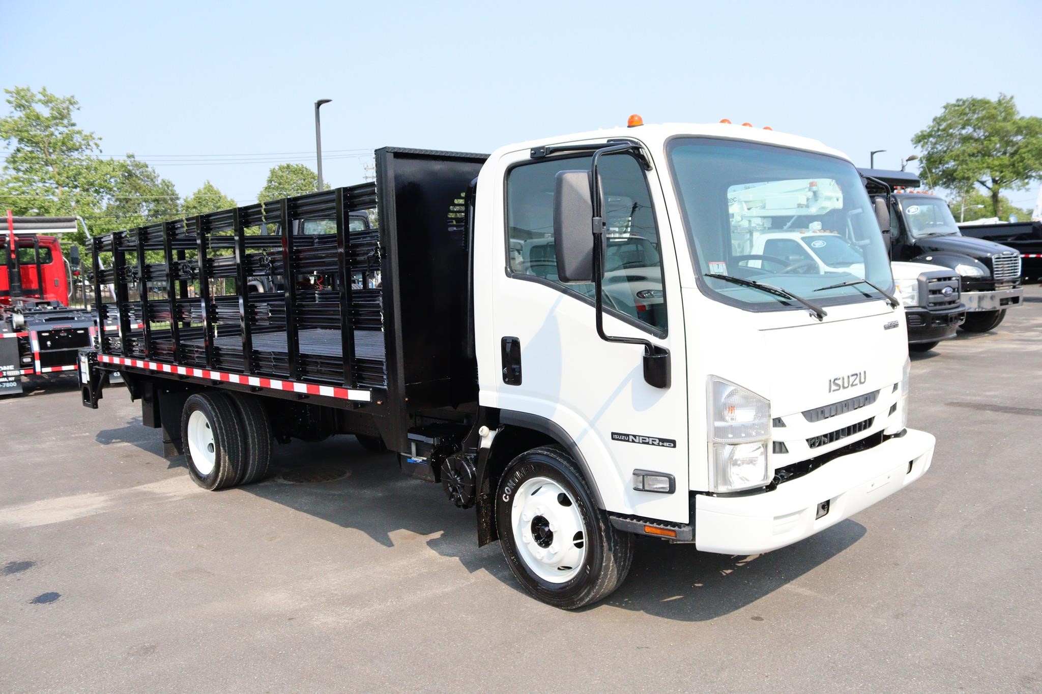 2017 ISUZU NPR HD - image 5 of 6