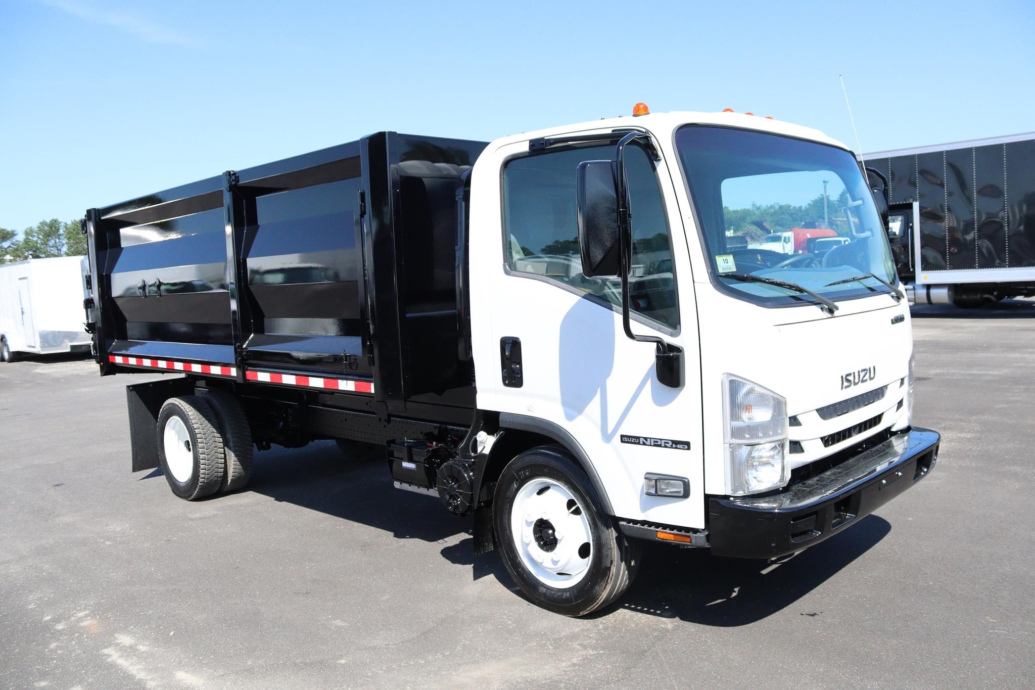 2018 ISUZU NPR HD - image 5 of 6