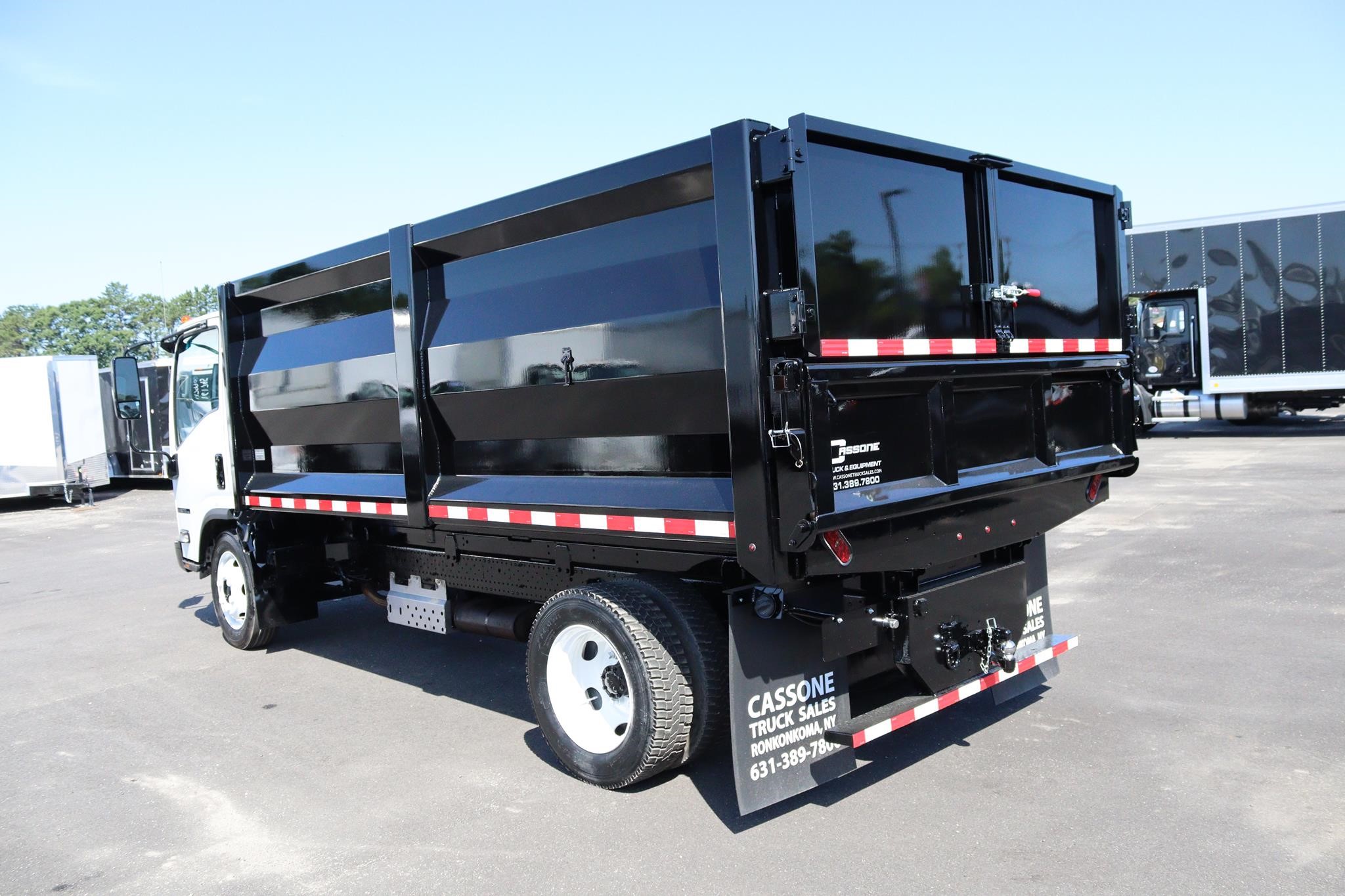 2018 ISUZU NPR HD - image 2 of 6