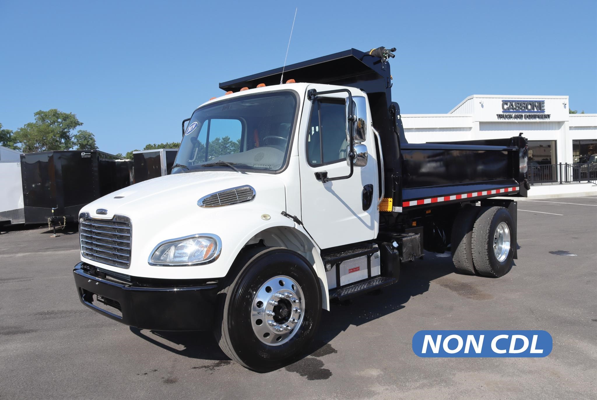 2019 FREIGHTLINER BUSINESS CLASS M2 106 - image 1 of 6