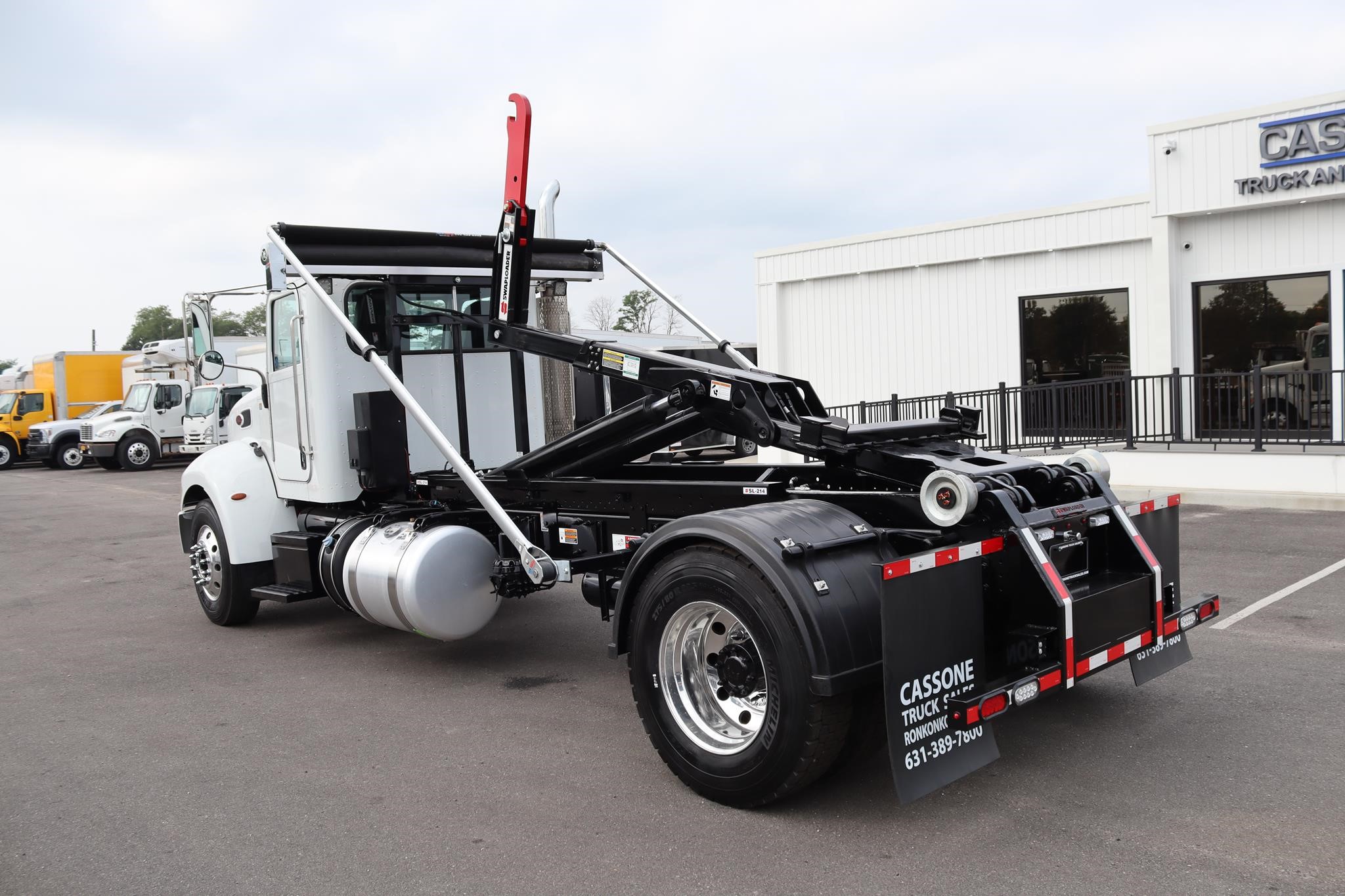2018 PETERBILT 337 - image 2 of 6