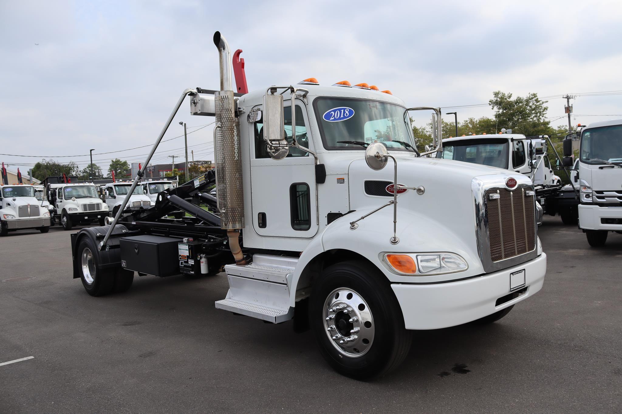 2018 PETERBILT 337 - image 5 of 6