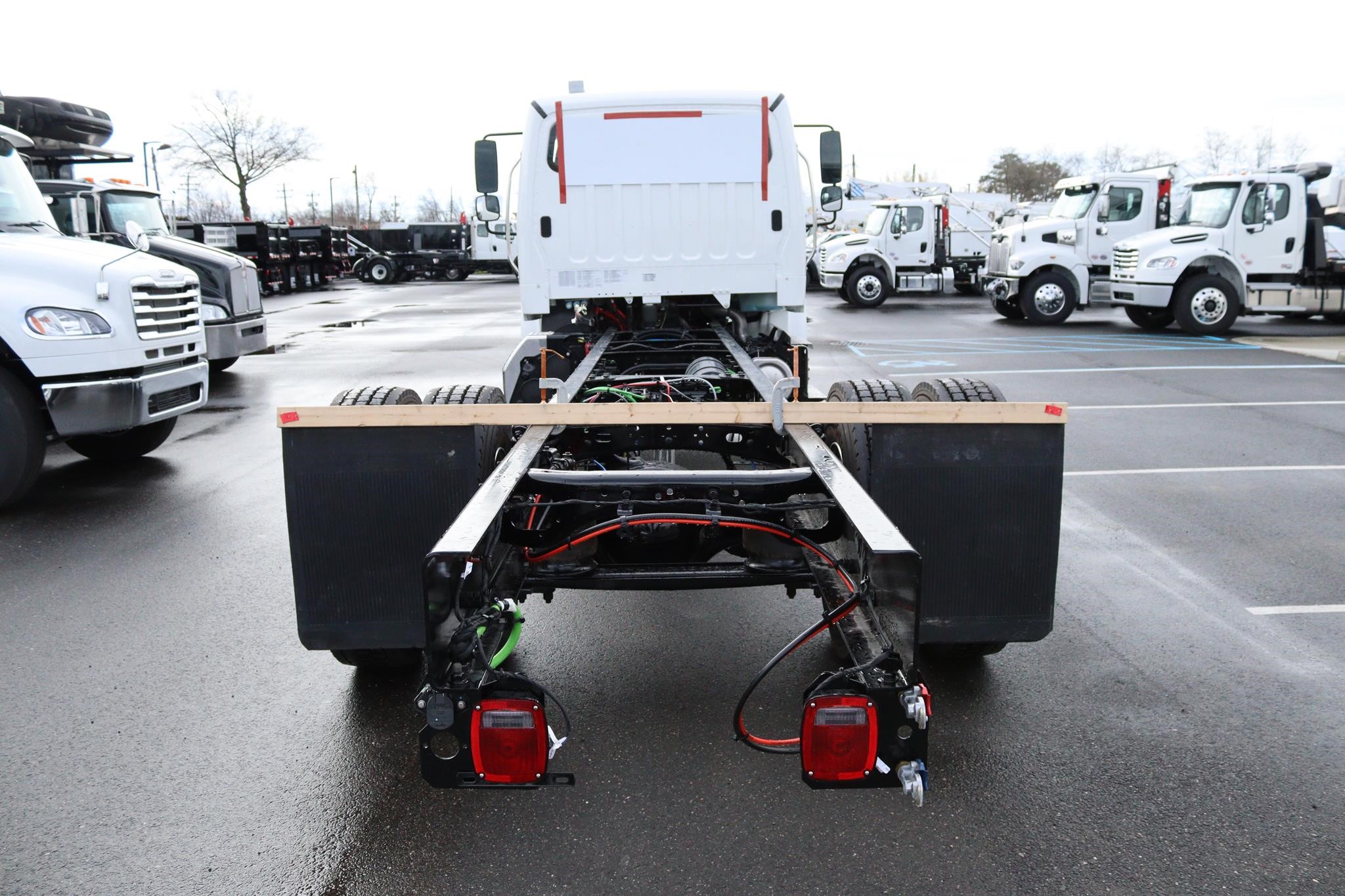 2026 FREIGHTLINER BUSINESS CLASS M2 106 PLUS - image 3 of 6