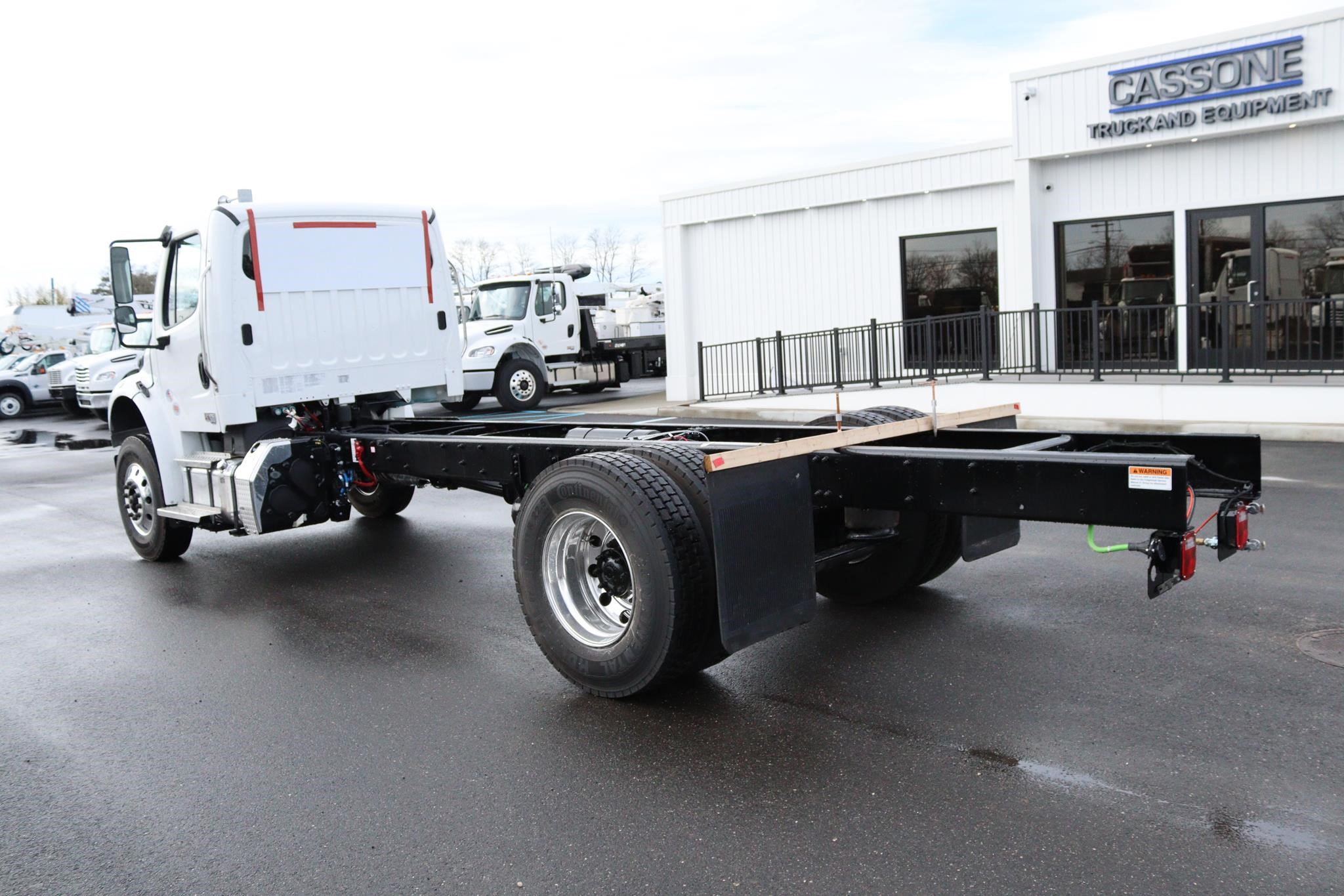 2026 FREIGHTLINER BUSINESS CLASS M2 106 PLUS - image 2 of 6