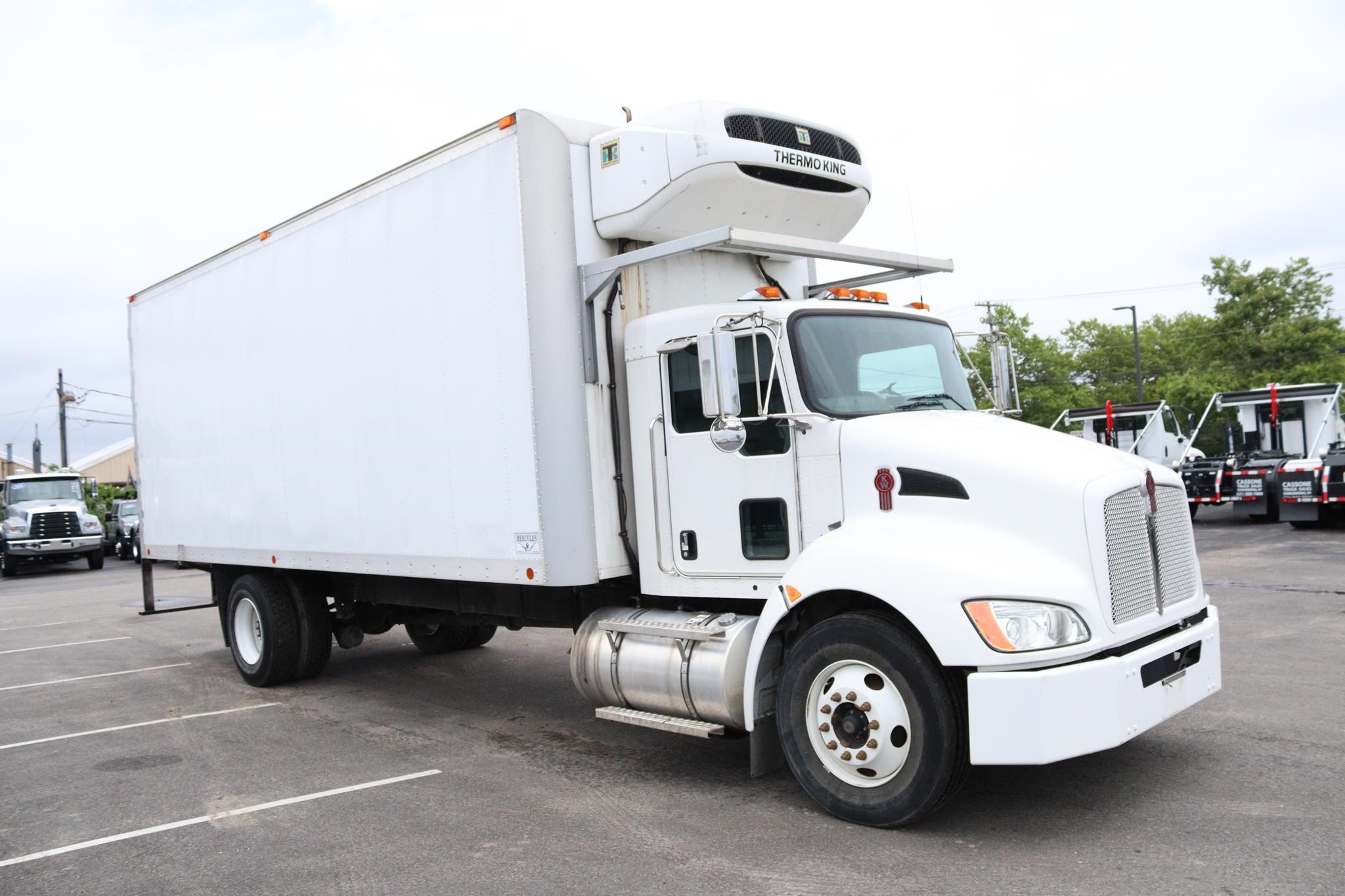 2020 KENWORTH T270 - image 5 of 6