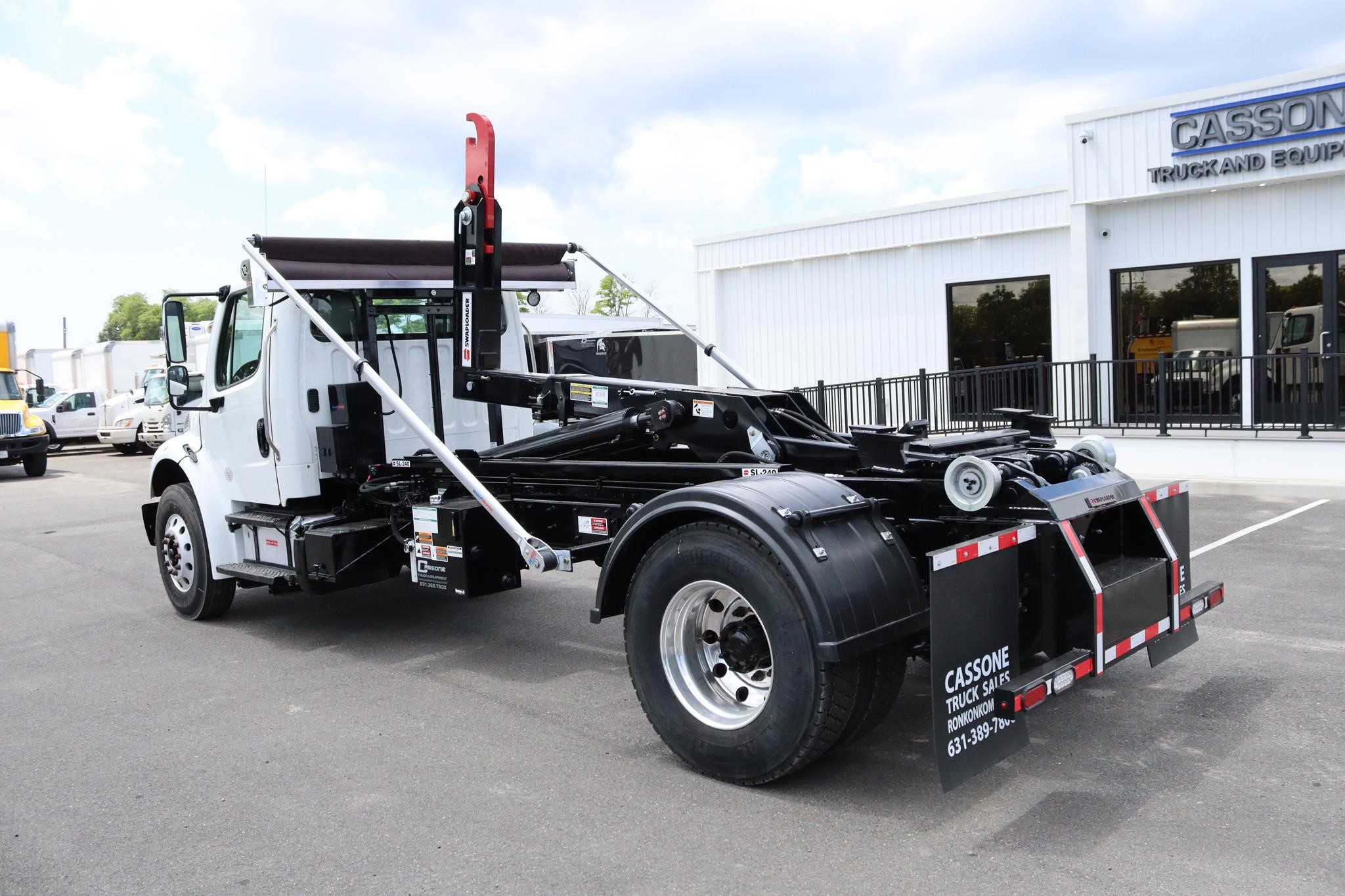 2018 FREIGHTLINER BUSINESS CLASS M2 106 - image 2 of 6