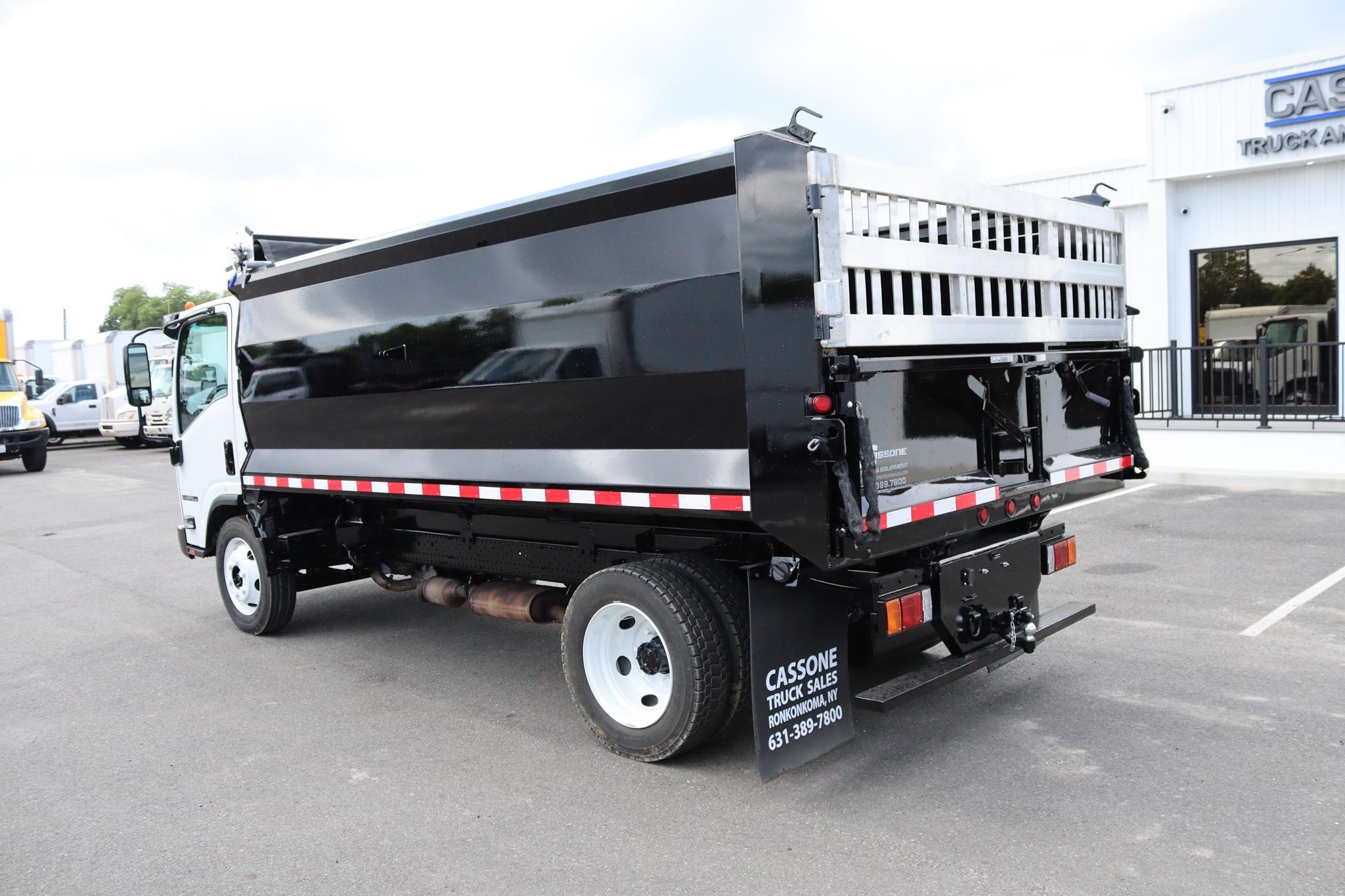 2018 ISUZU NPR HD - image 2 of 6