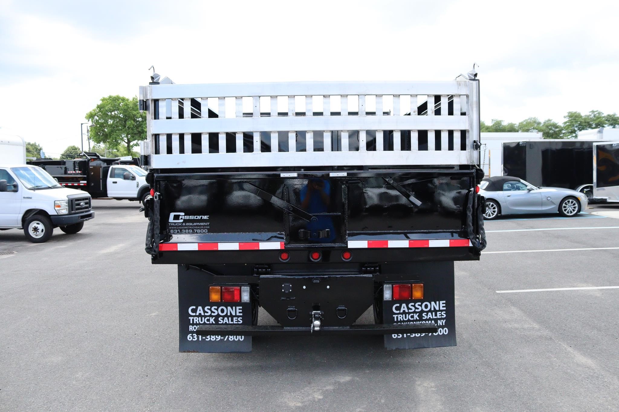 2018 ISUZU NPR HD - image 3 of 6