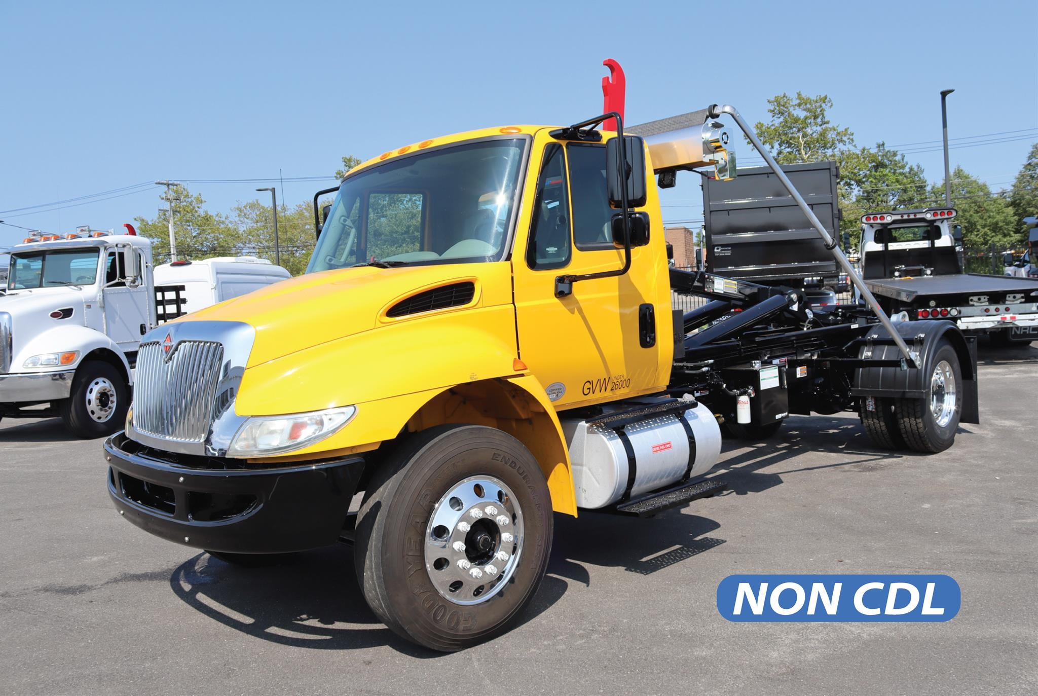 2018 INTERNATIONAL DURASTAR 4300 - image 1 of 6