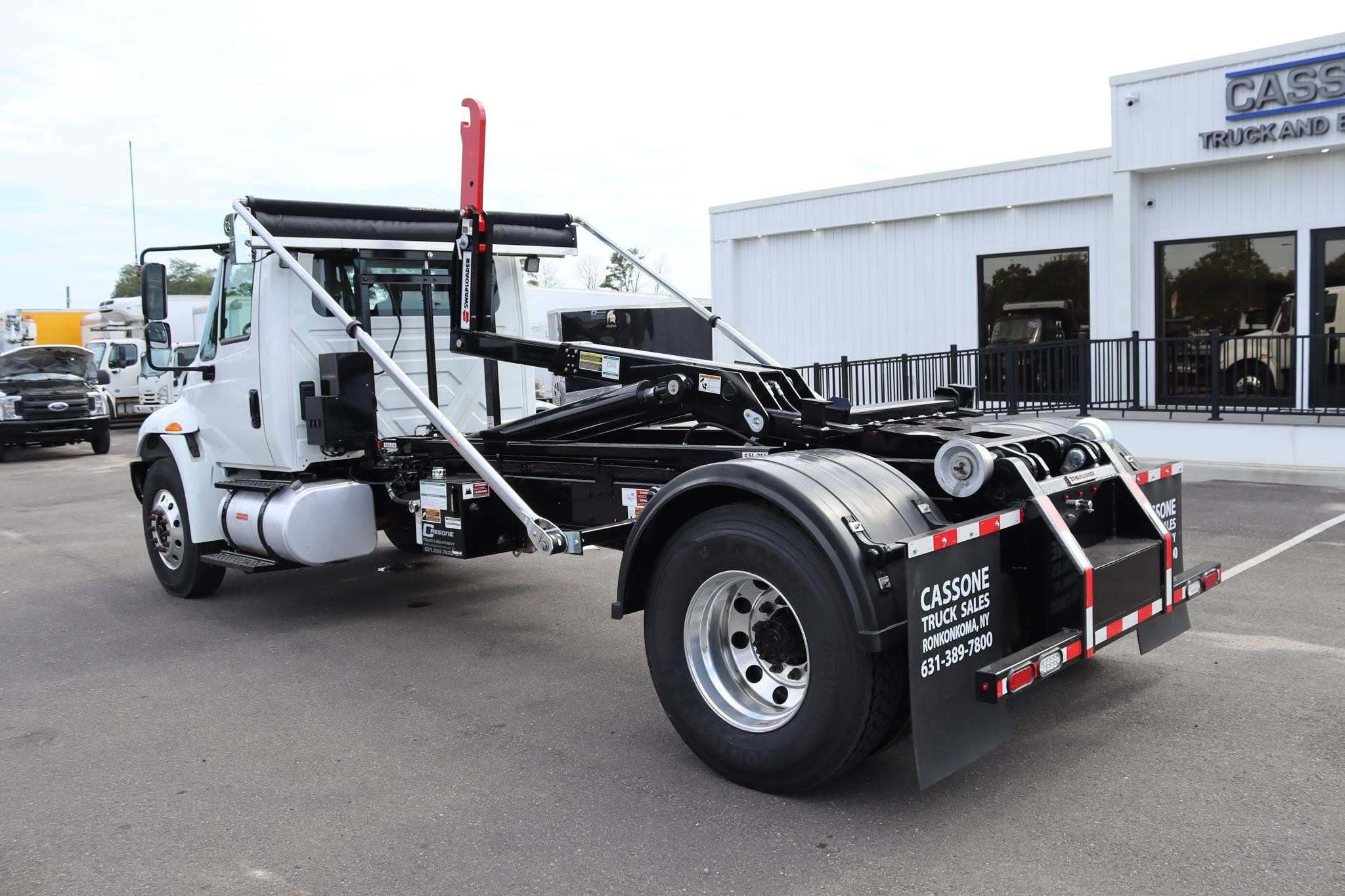 2018 INTERNATIONAL DURASTAR 4300 - image 2 of 6