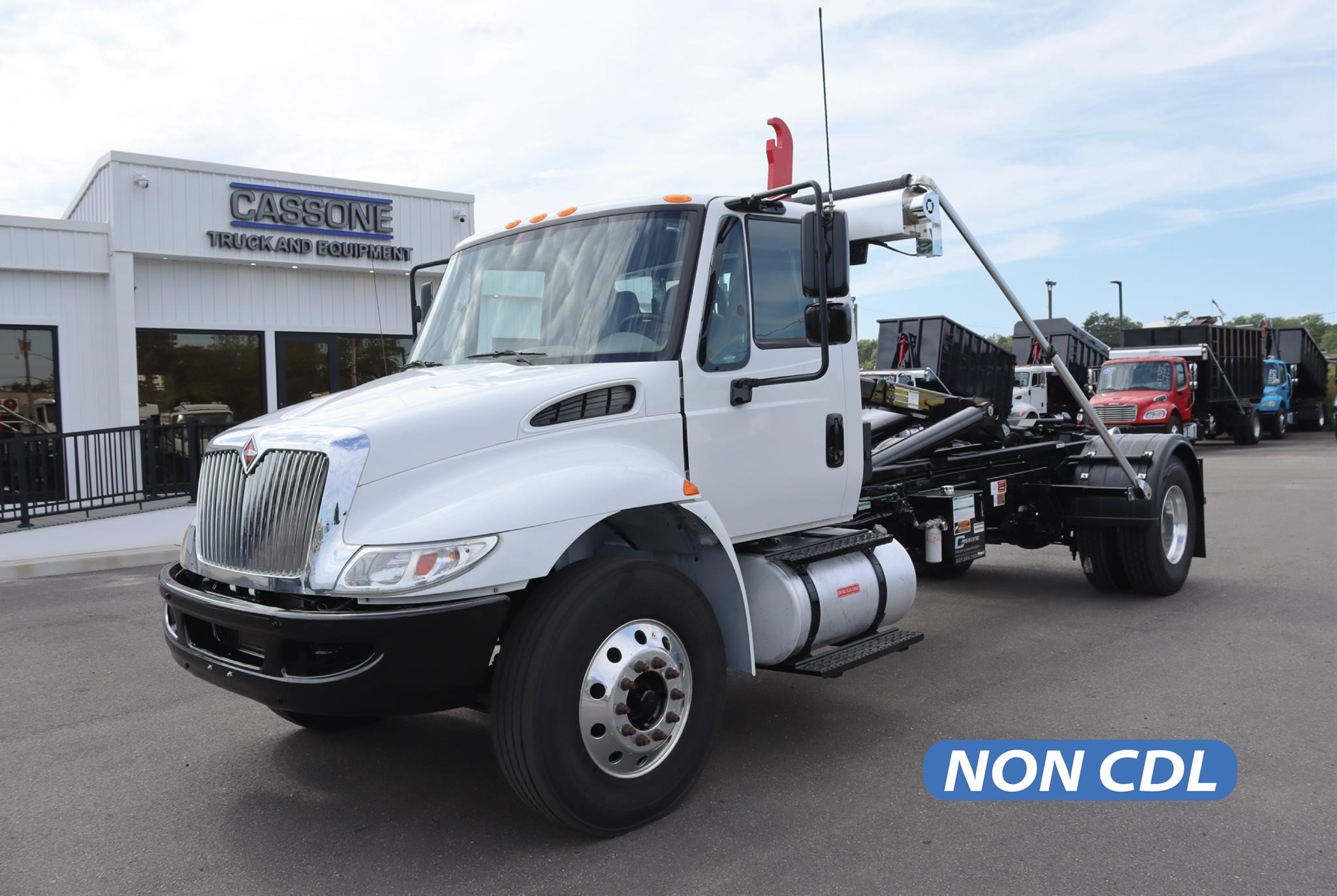 2018 INTERNATIONAL DURASTAR 4300 - image 1 of 6