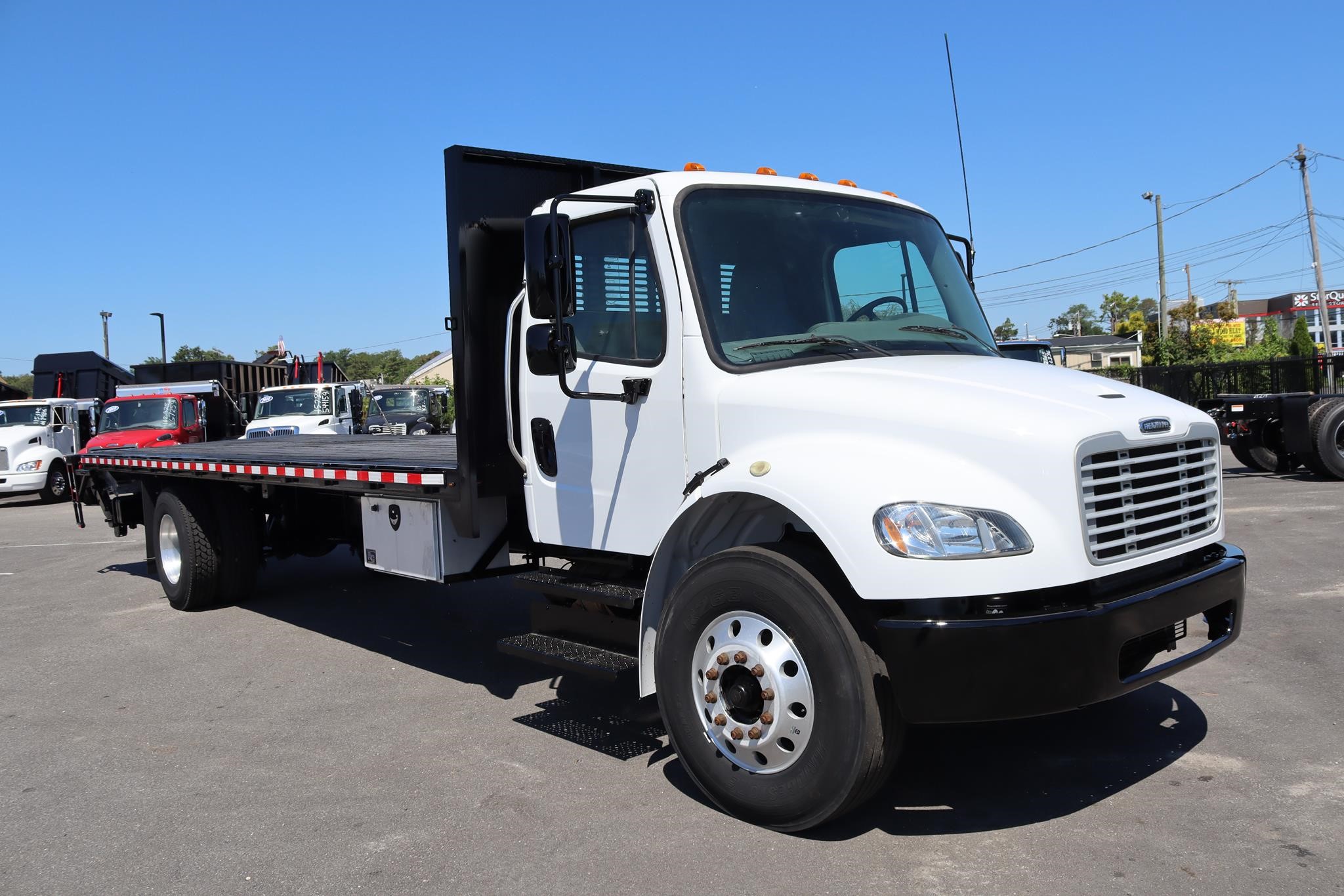 2019 FREIGHTLINER BUSINESS CLASS M2 106 - image 5 of 6