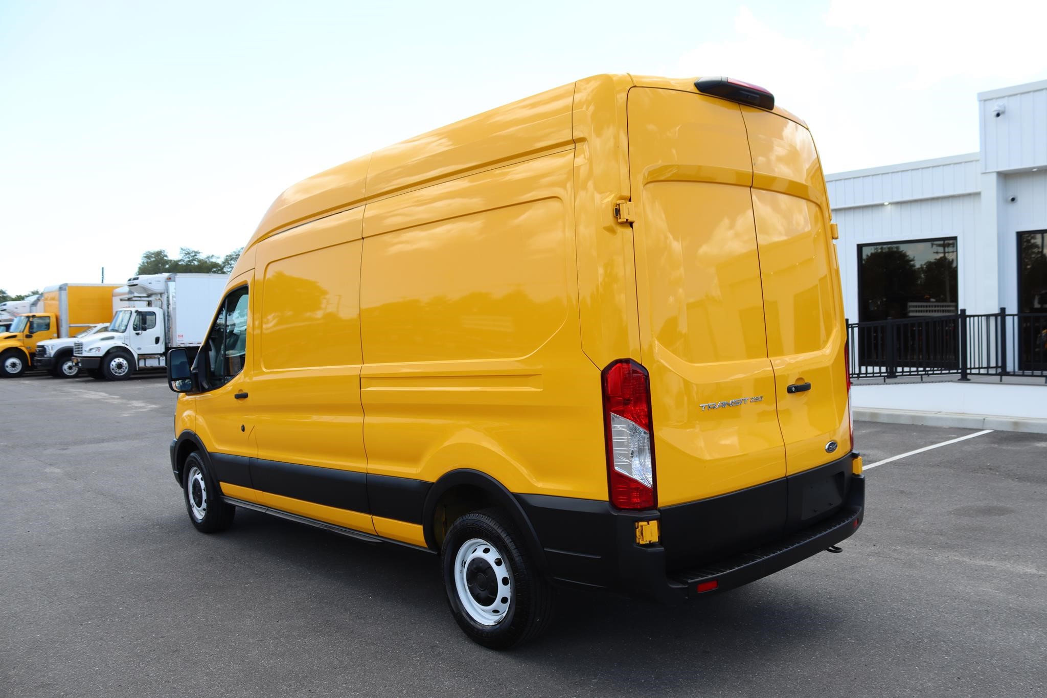 2021 FORD TRANSIT - image 2 of 6