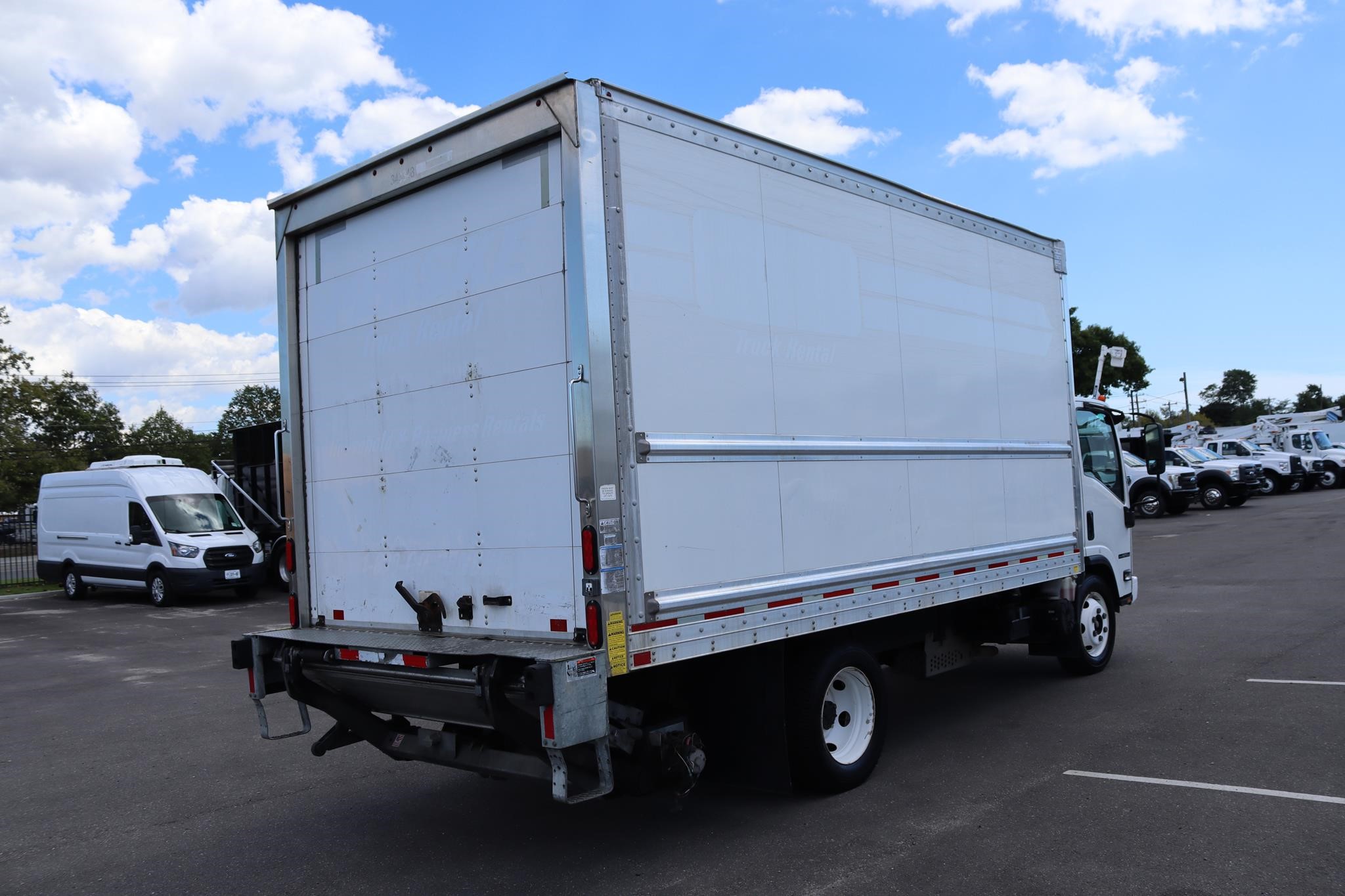 2019 ISUZU NPR HD - image 4 of 6