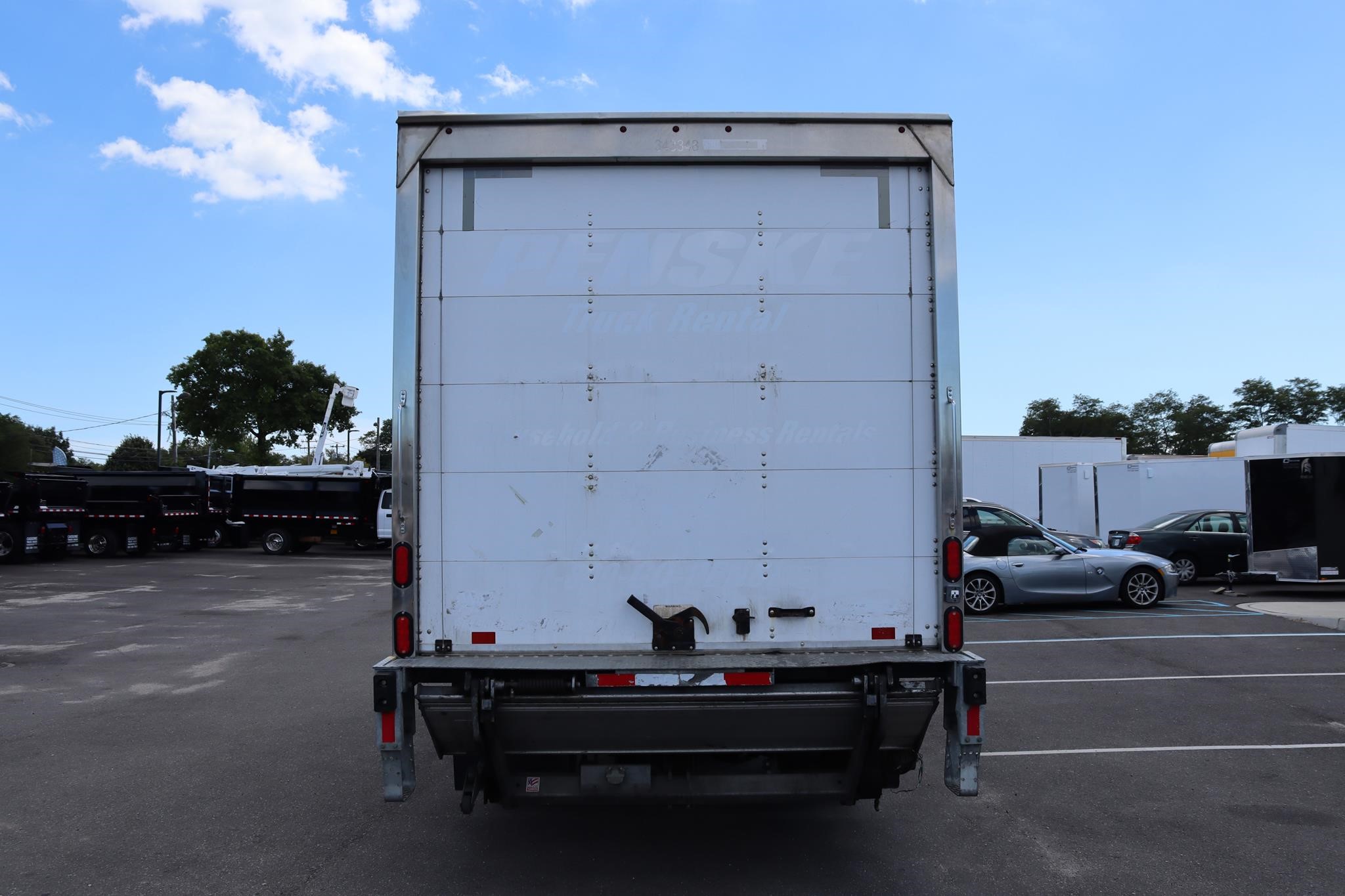 2019 ISUZU NPR HD - image 3 of 6