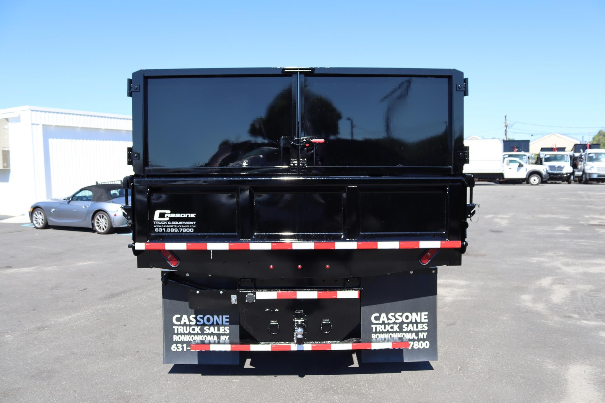 2019 ISUZU NPR HD - image 3 of 6