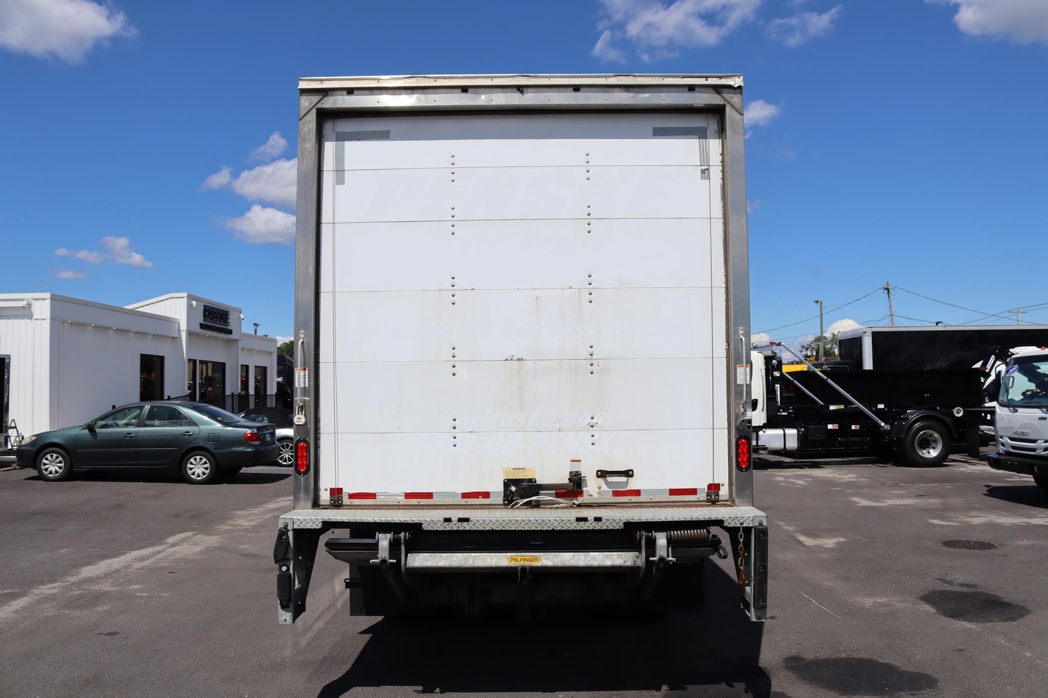2019 ISUZU NPR HD - image 3 of 6