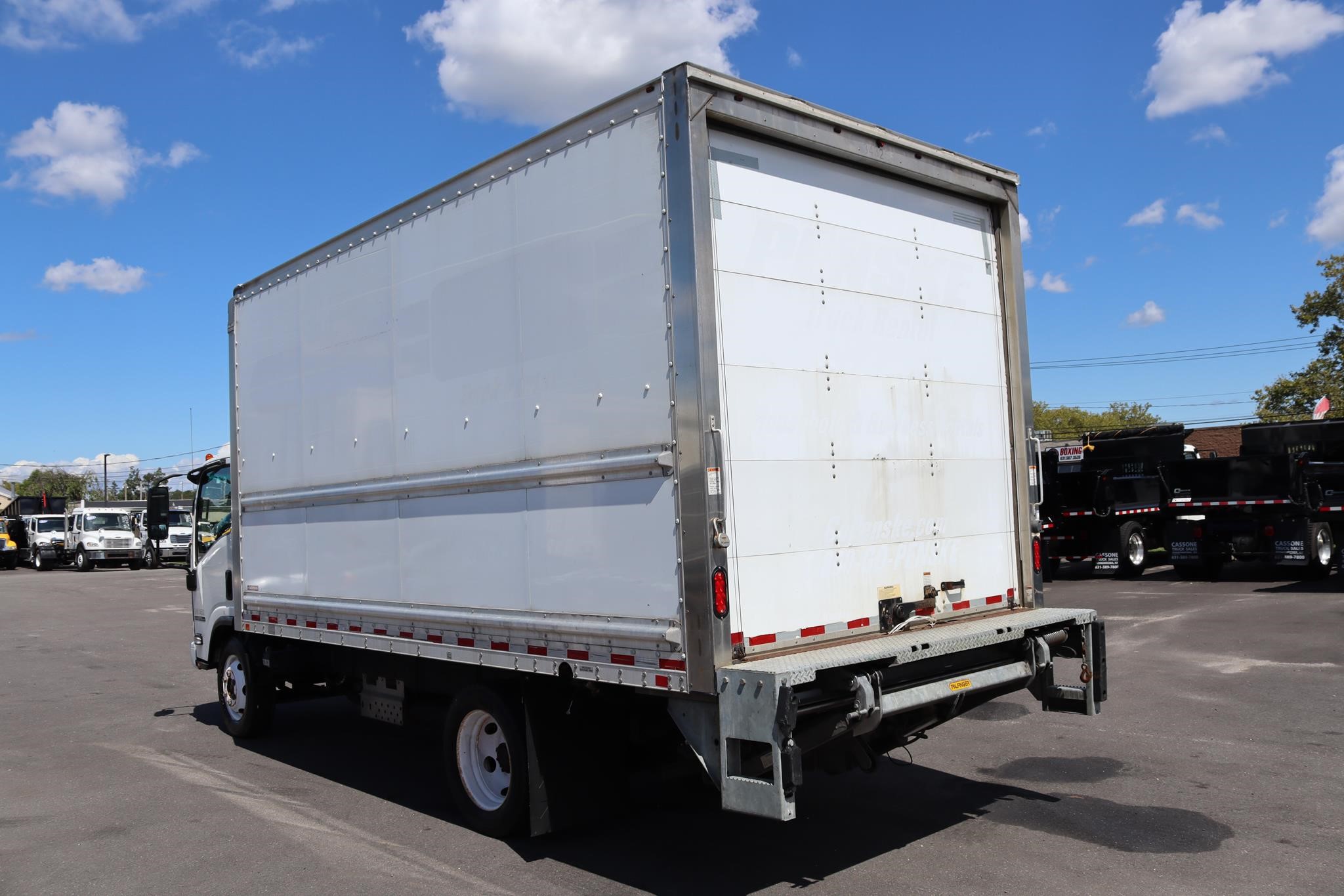 2019 ISUZU NPR HD - image 2 of 6