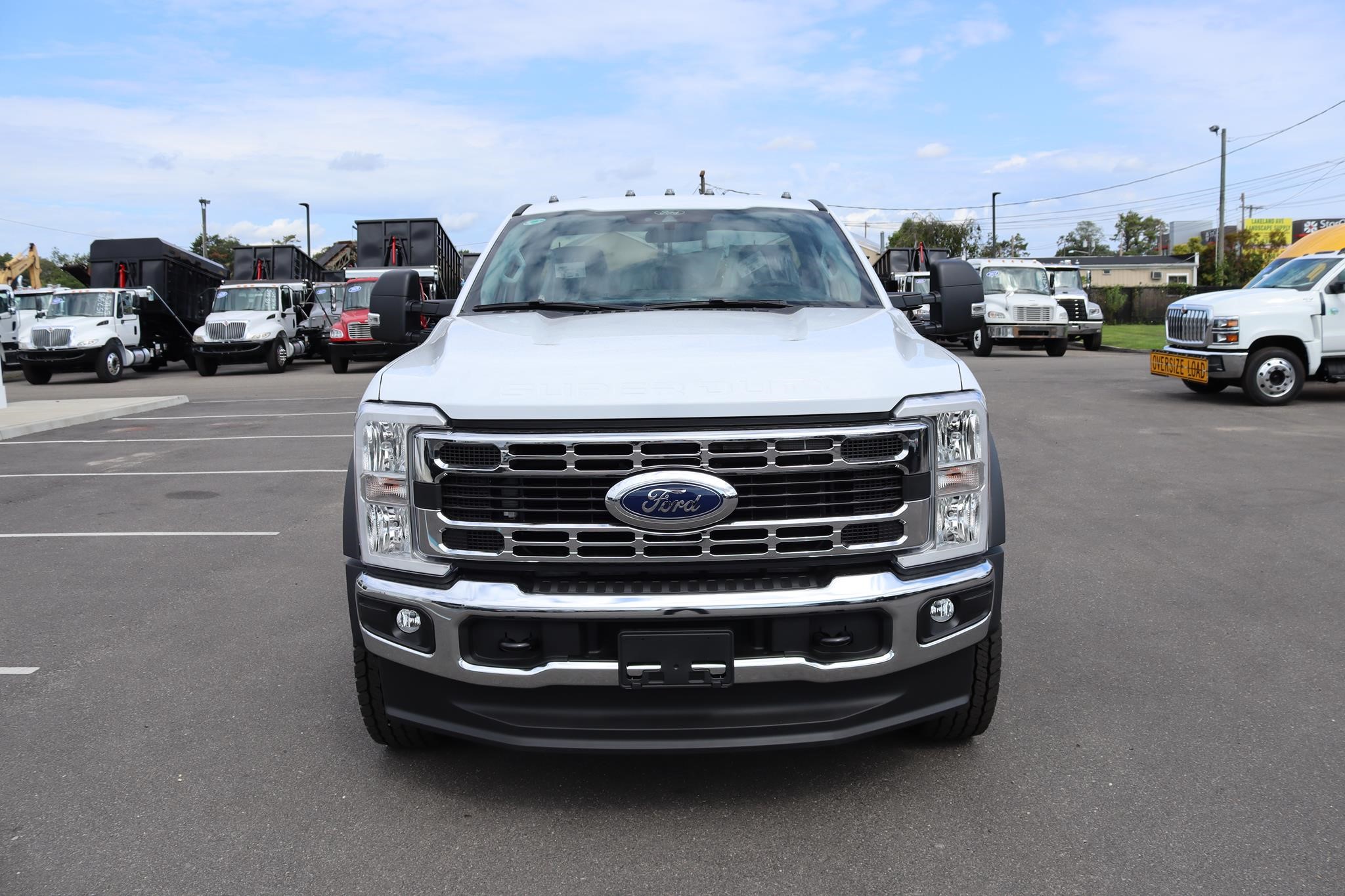 2025 FORD F600 XLT - image 2 of 6