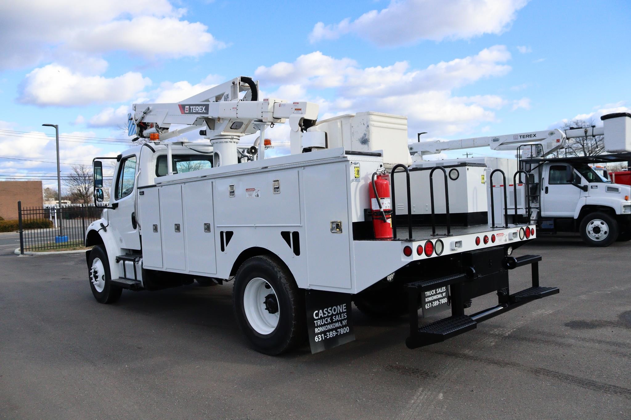 2016 FREIGHTLINER BUSINESS CLASS M2 106 - image 3 of 6