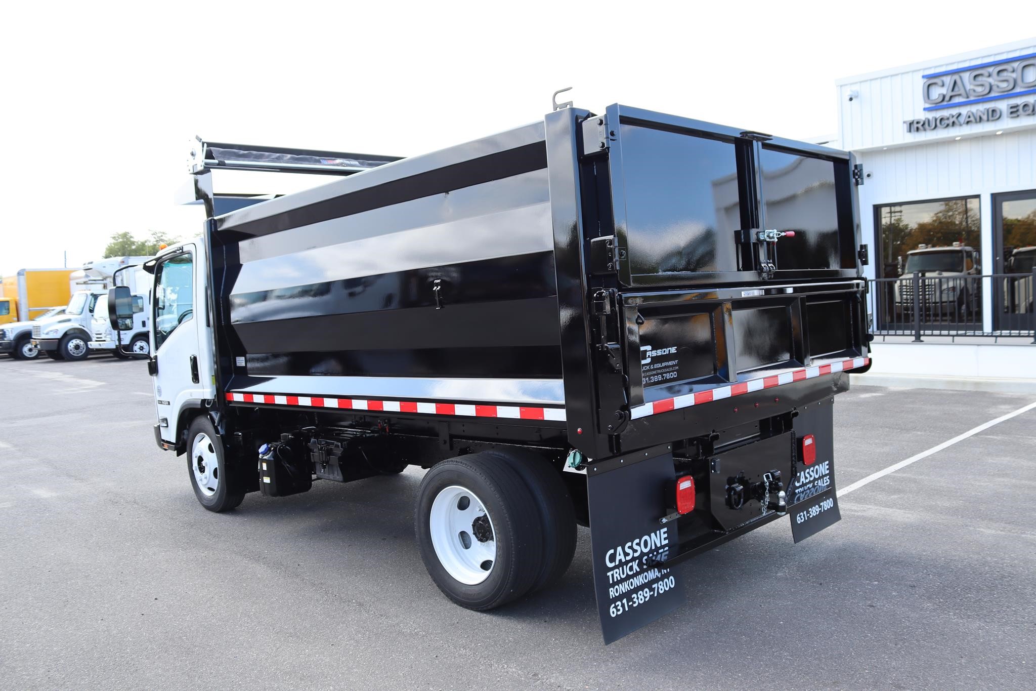 2016 ISUZU NQR - image 2 of 6