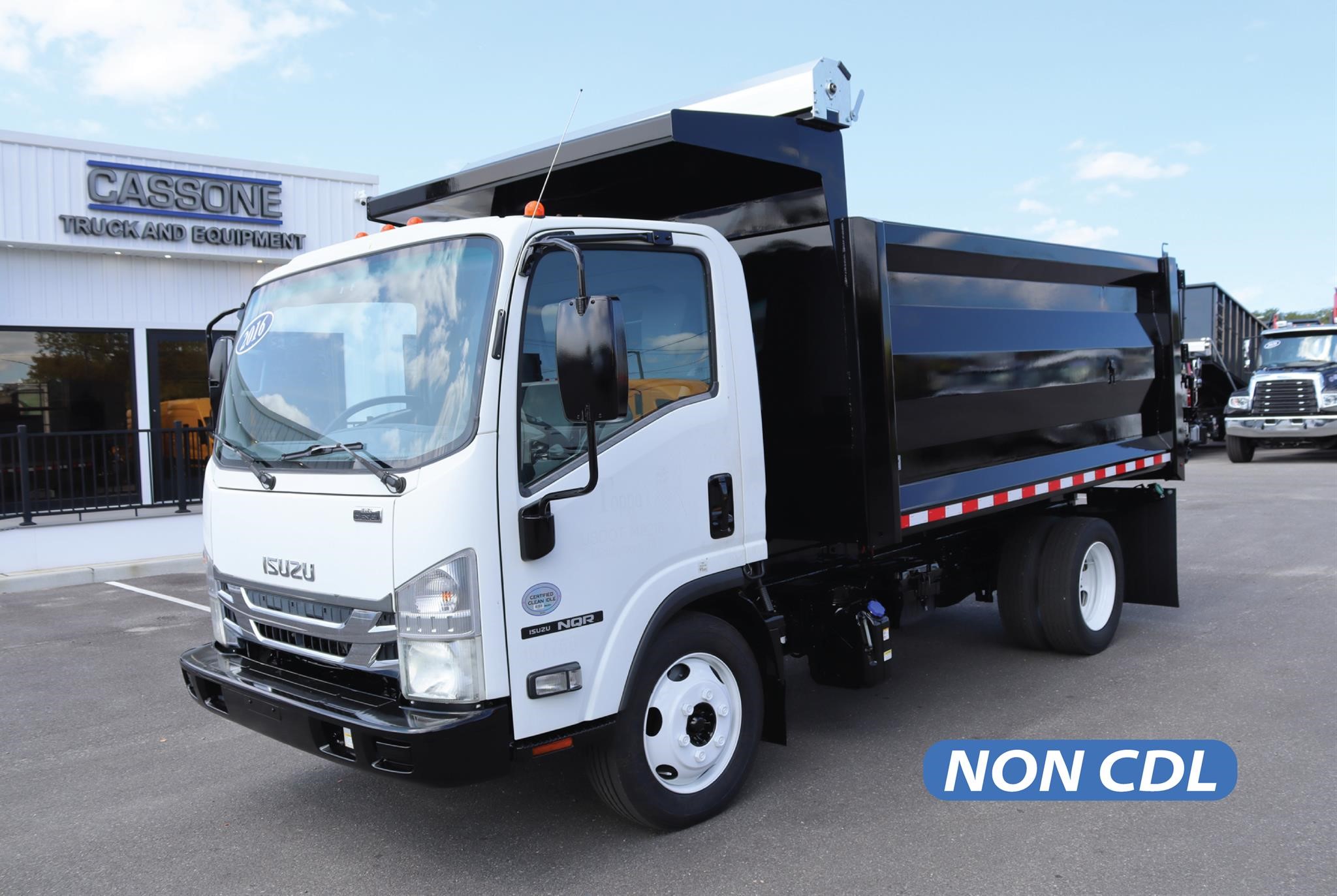 2016 ISUZU NQR - image 1 of 6