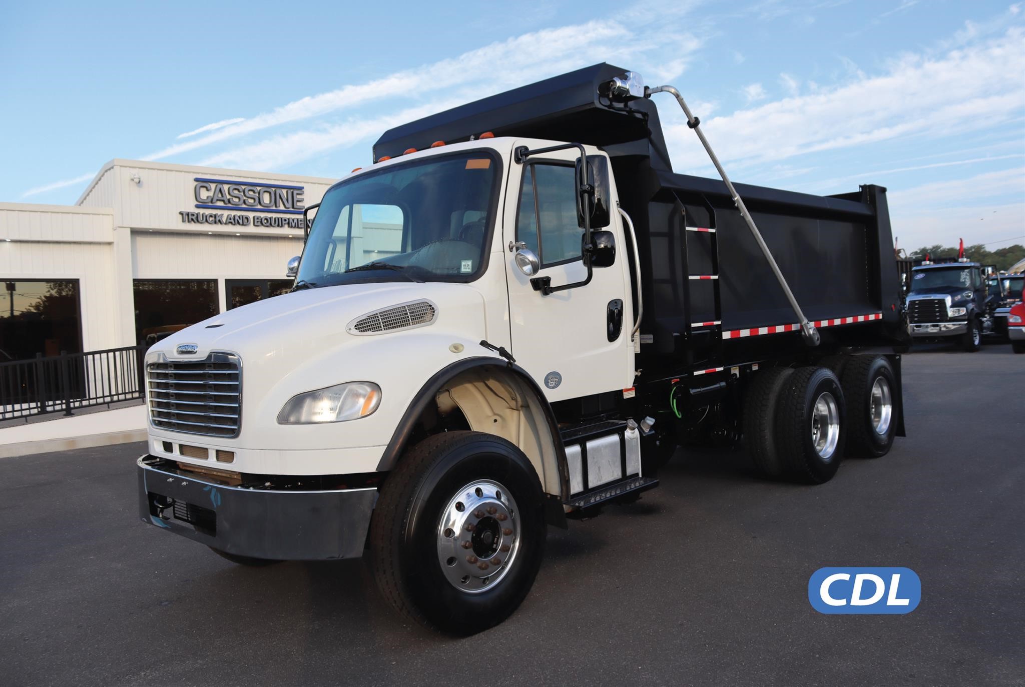 2014 FREIGHTLINER BUSINESS CLASS M2 106 - image 1 of 6