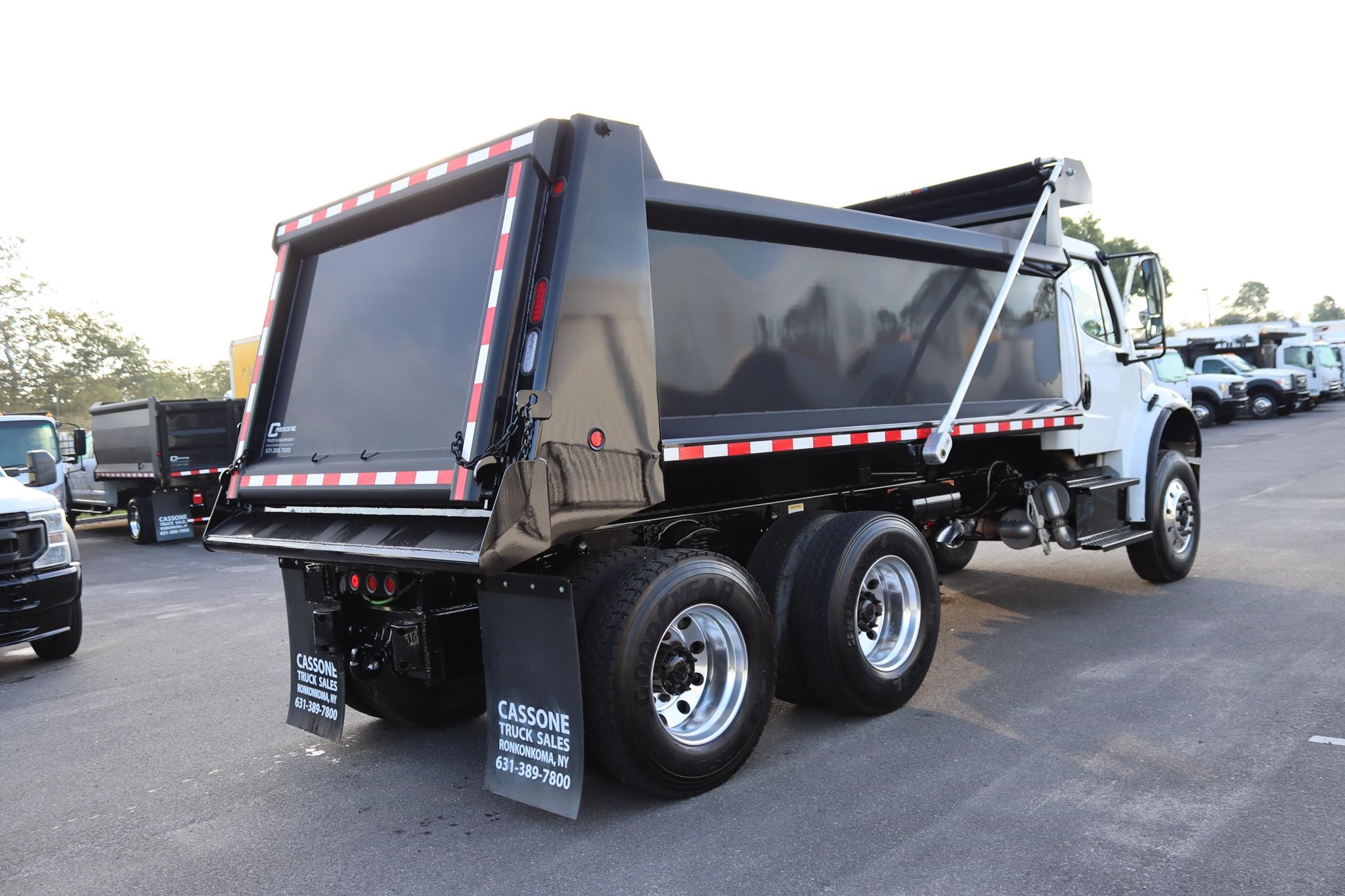 2014 FREIGHTLINER BUSINESS CLASS M2 106 - image 4 of 6