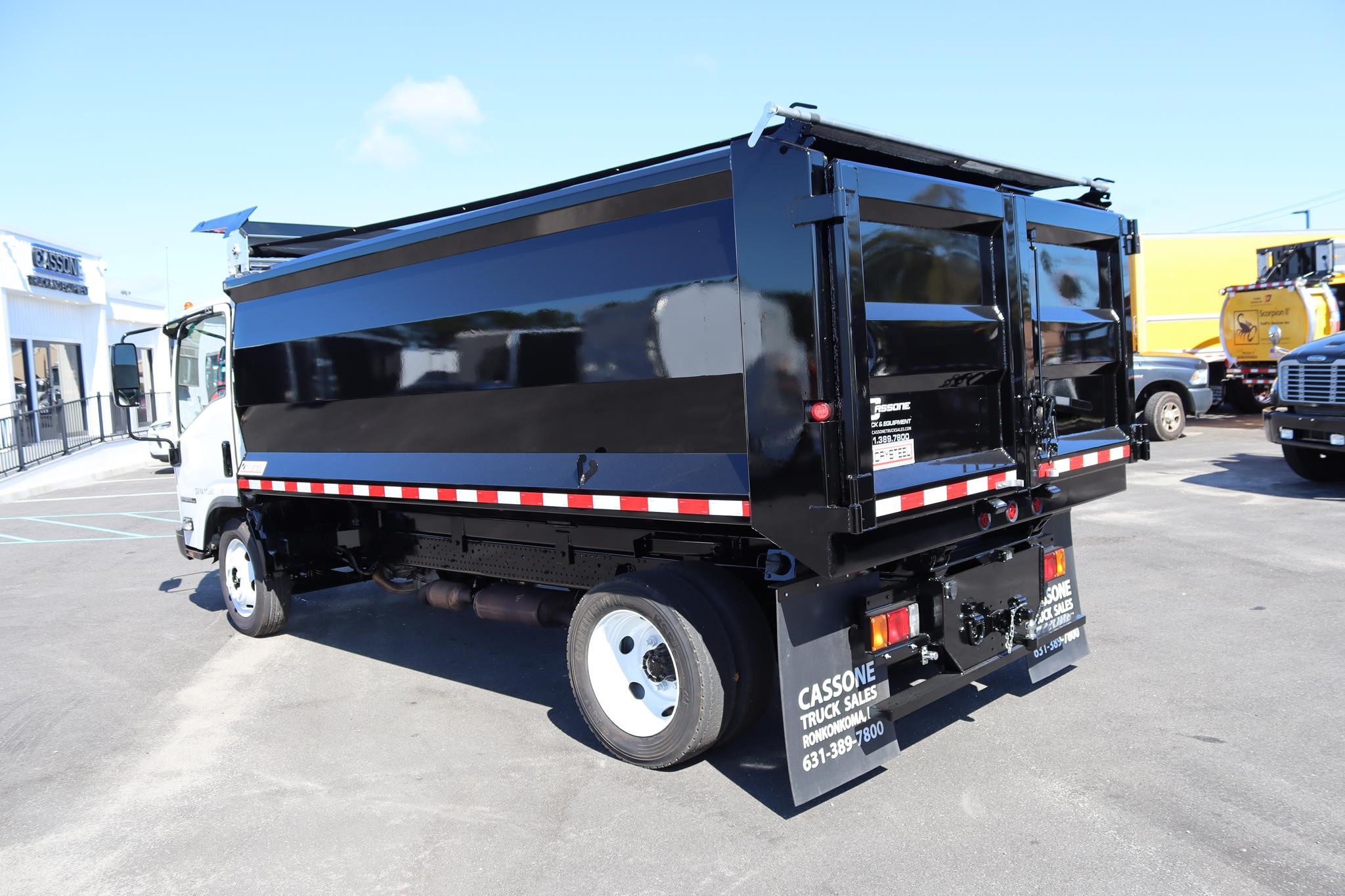 2018 ISUZU NPR HD - image 2 of 6