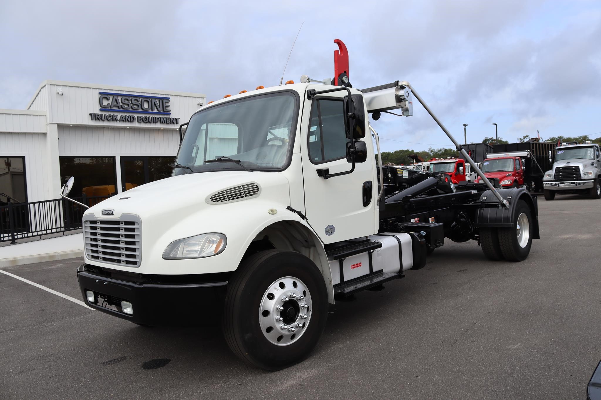 2016 FREIGHTLINER BUSINESS CLASS M2 106 - image 1 of 6