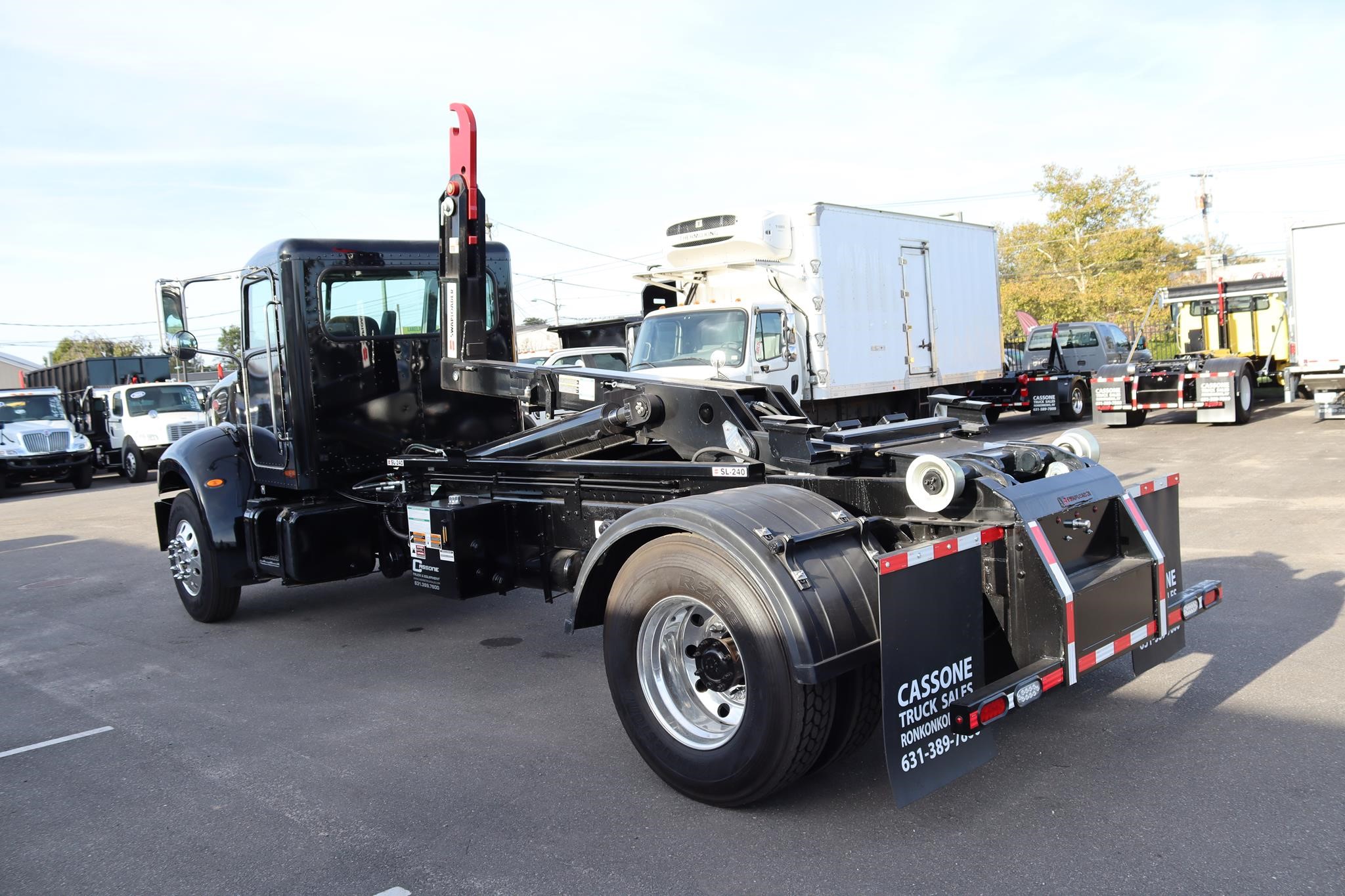 2007 PETERBILT 335 - image 2 of 6