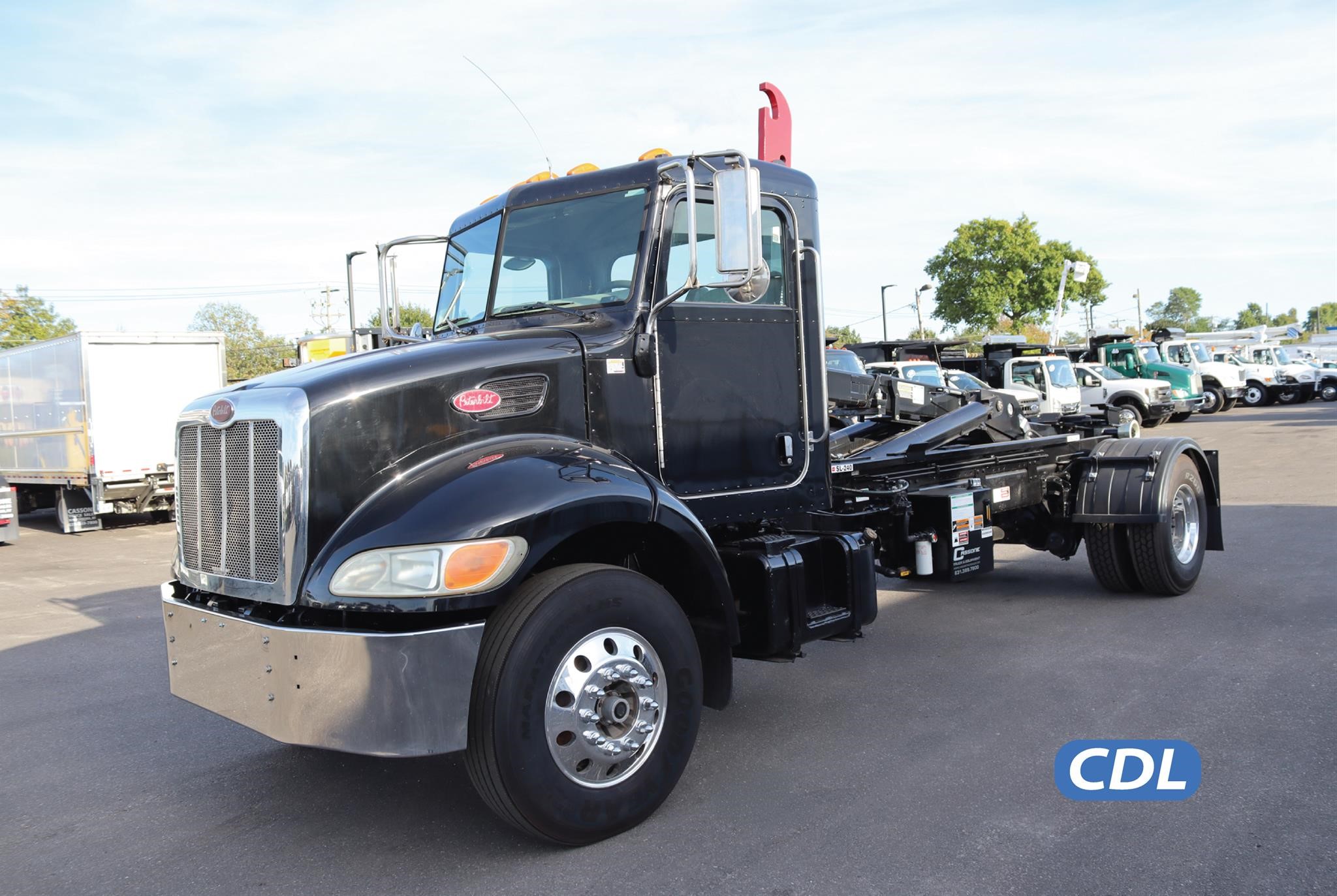 2007 PETERBILT 335 - image 1 of 6
