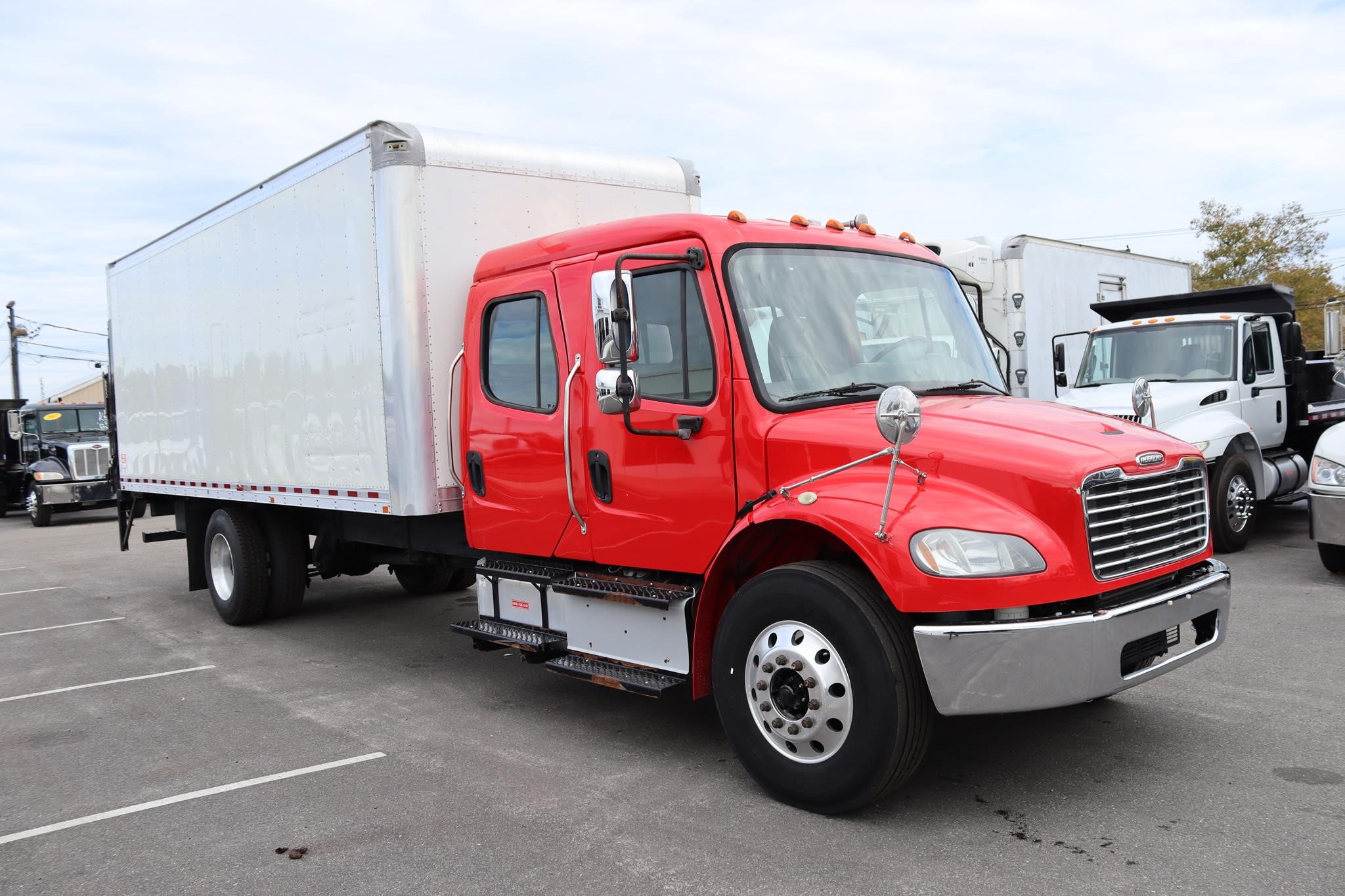 2017 FREIGHTLINER BUSINESS CLASS M2 106 - image 5 of 6