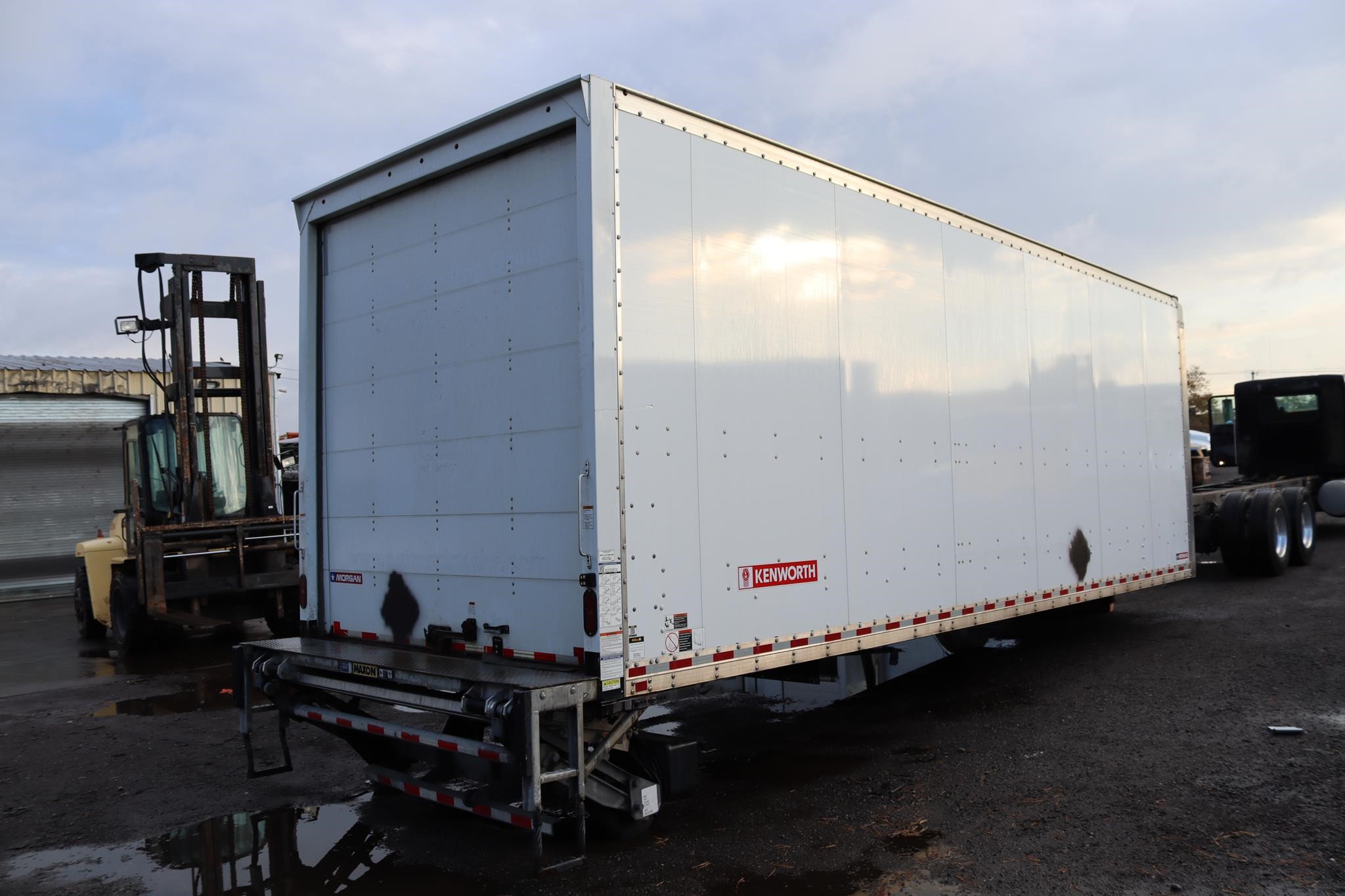 2020 MORGAN 26 FT - image 3 of 6